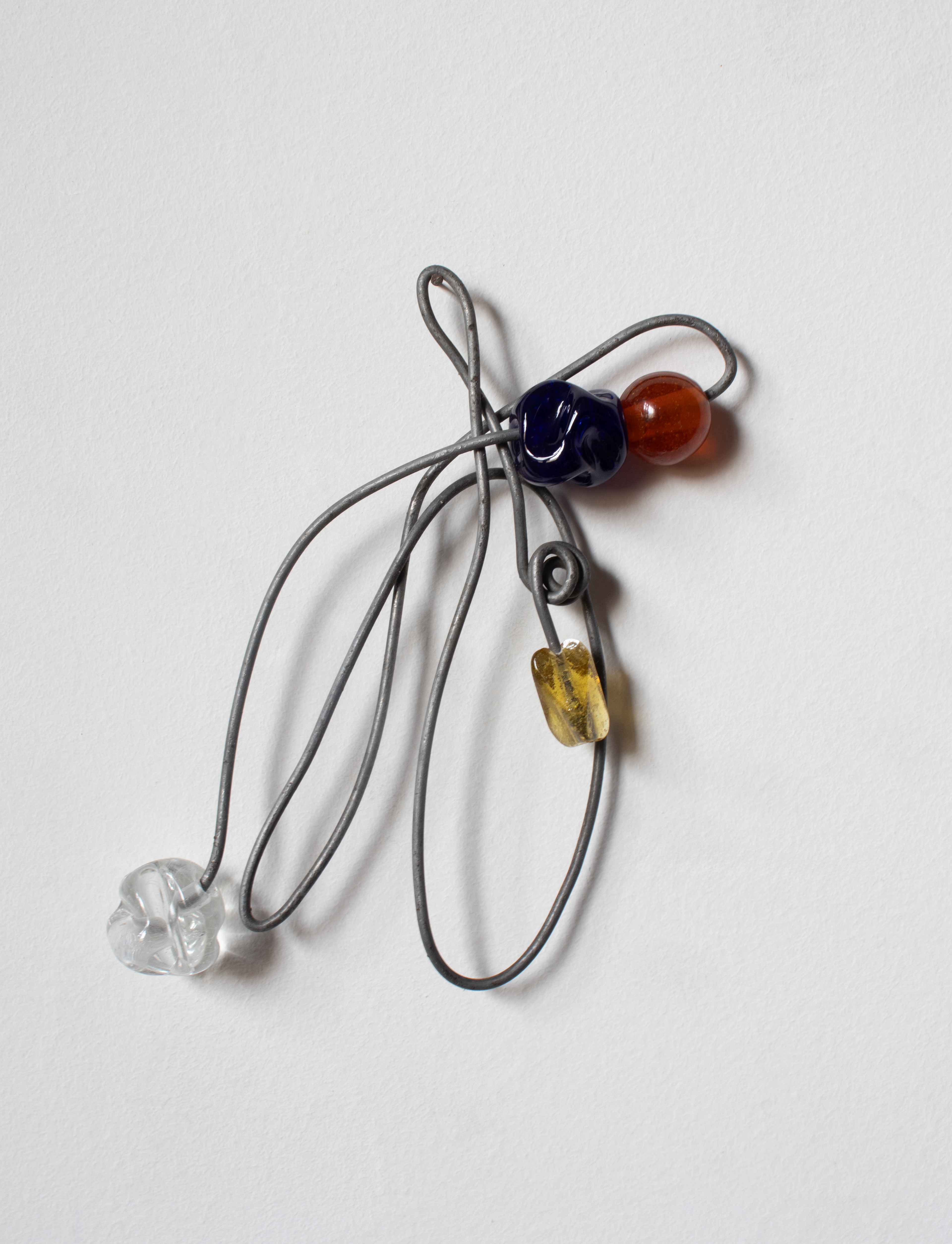 Tulio Costa. Acessório de parede #7, 2022, metal encontrado e Murano, 17 × 15 × 2,5 cm (TC060)