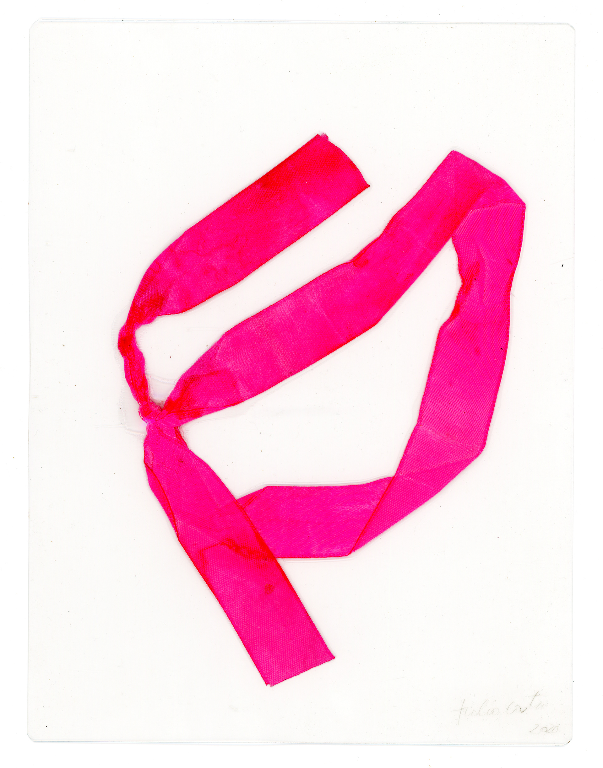 Tulio Costa. Sem título (fita de cetim rosa), 2022, fita de cetim encontrada e selada em poliéster, 22,5 x 17 cm (TC249)