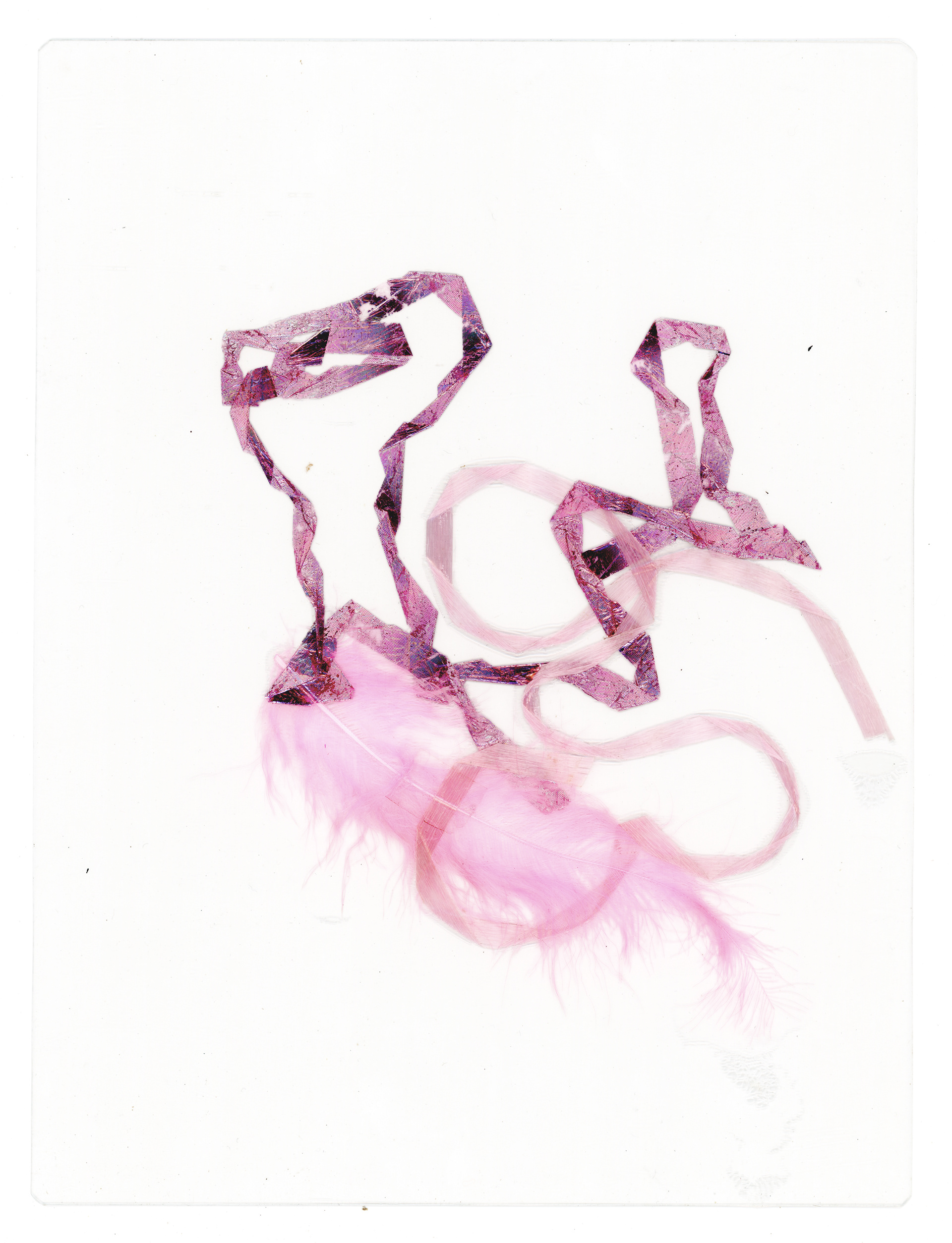 Tulio Costa. Composição rosa #3 (de/para Gabriel, [vírgula]), 2022, pena artificial e fitas decorativas encontradas seladas em poliéster, 22,5 × 17 cm (TC328)