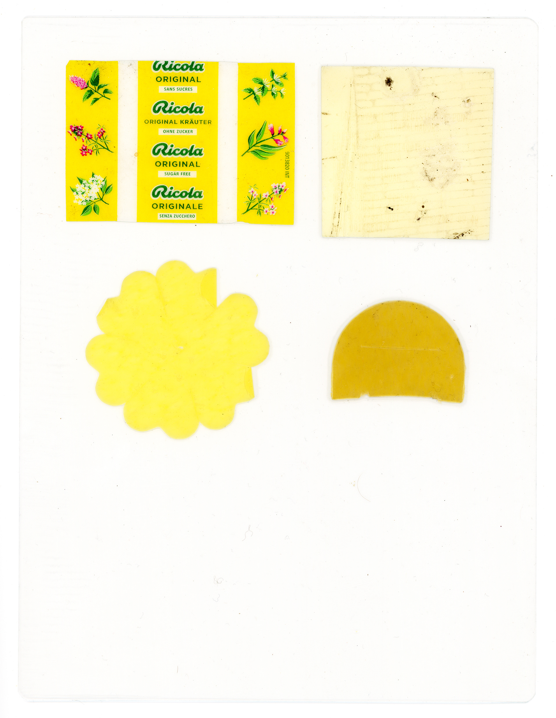 Tulio Costa. Sem título (composição amarelo Ricola), 2023, flores artificiais, plástico, comprovante de ponto e embalagem de papel encontrados e selados em poliéster, 22,5 x 17 cm (TC248)