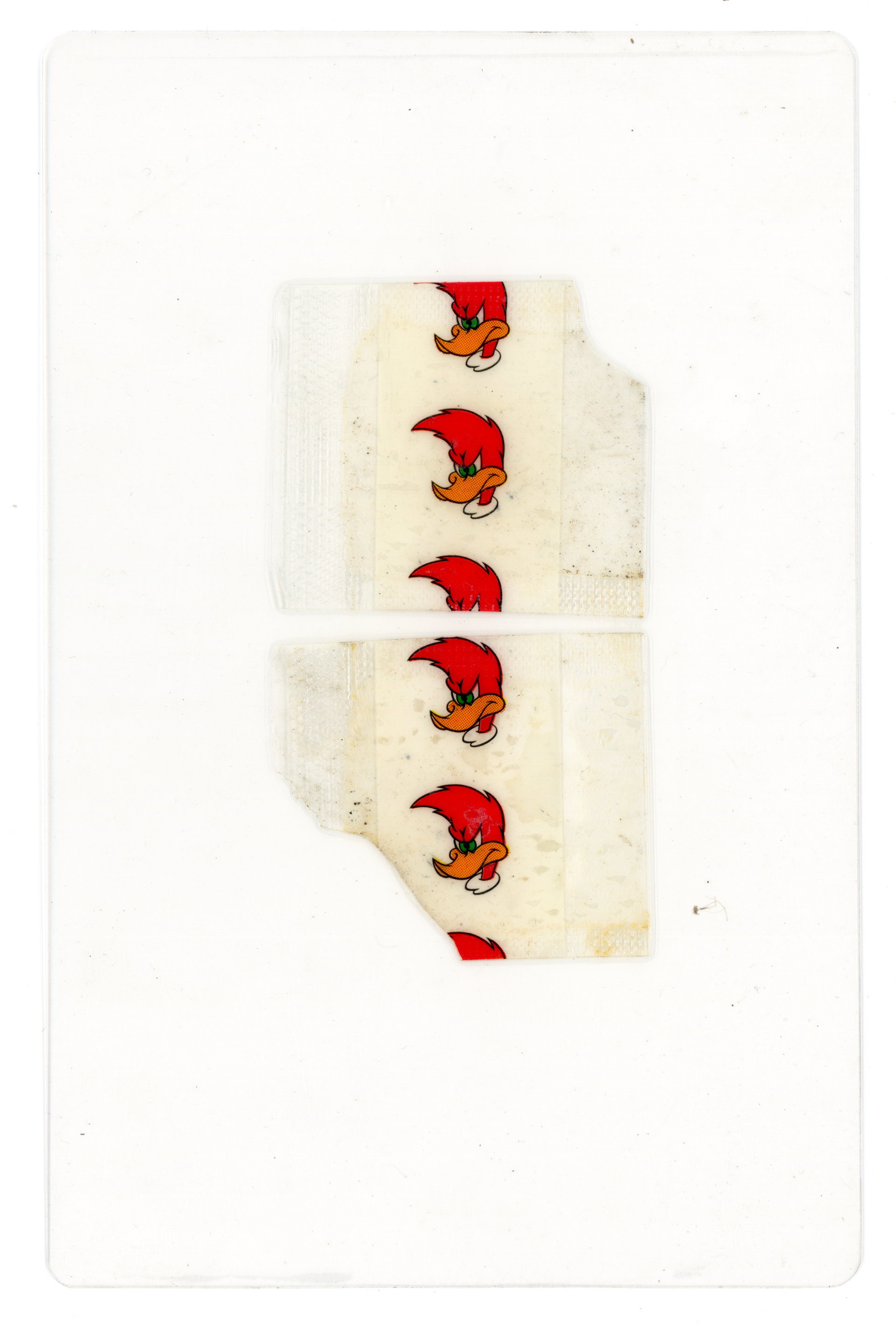 Tulio Costa. Pica-pau #4, da série Vício, 2022, embalagens plásticas encontradas selados em poliéster, 17 x 11 cm (TC296)