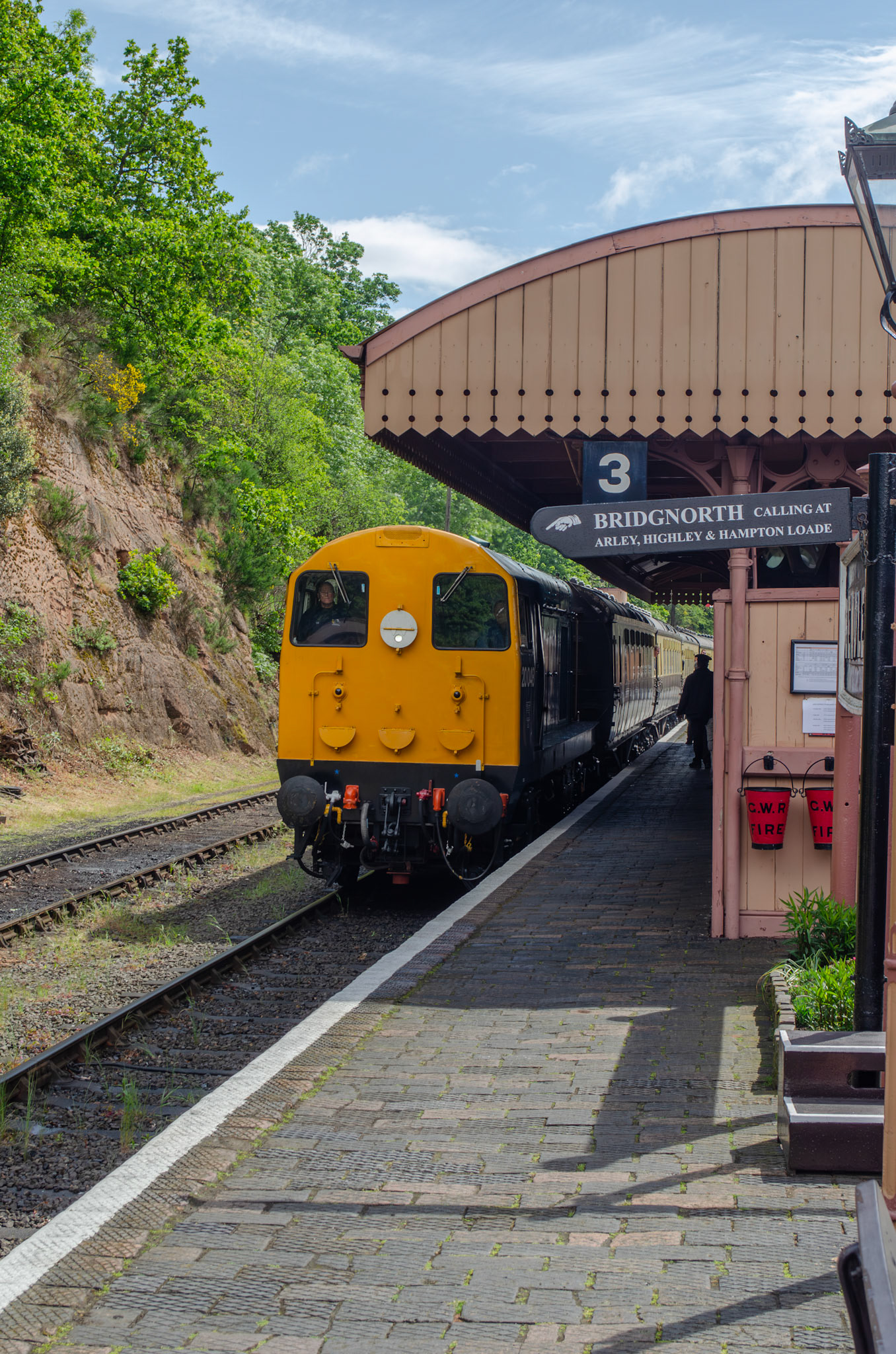 A train arrives with a departure board clearly pointing showing its desitnation.