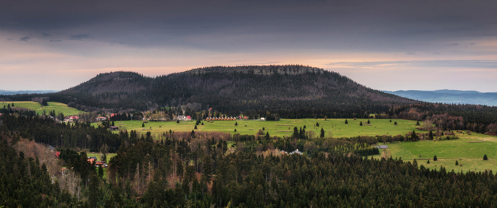 Panorama na Szczeliniec Wielki, Góry Stołowe