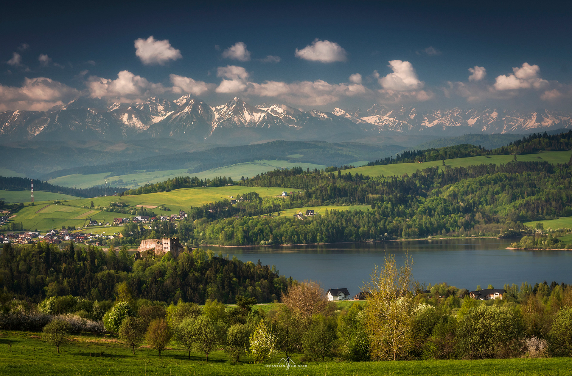 Panorama na zamek w Niedzicy