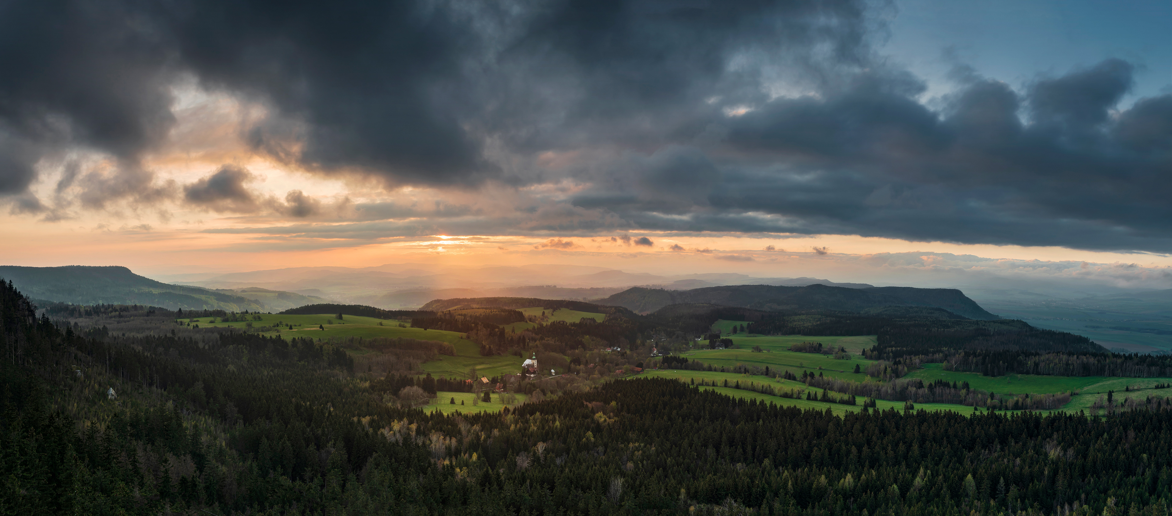 Panorama ze Szczelińca Wielkiego, Góry Stołowe