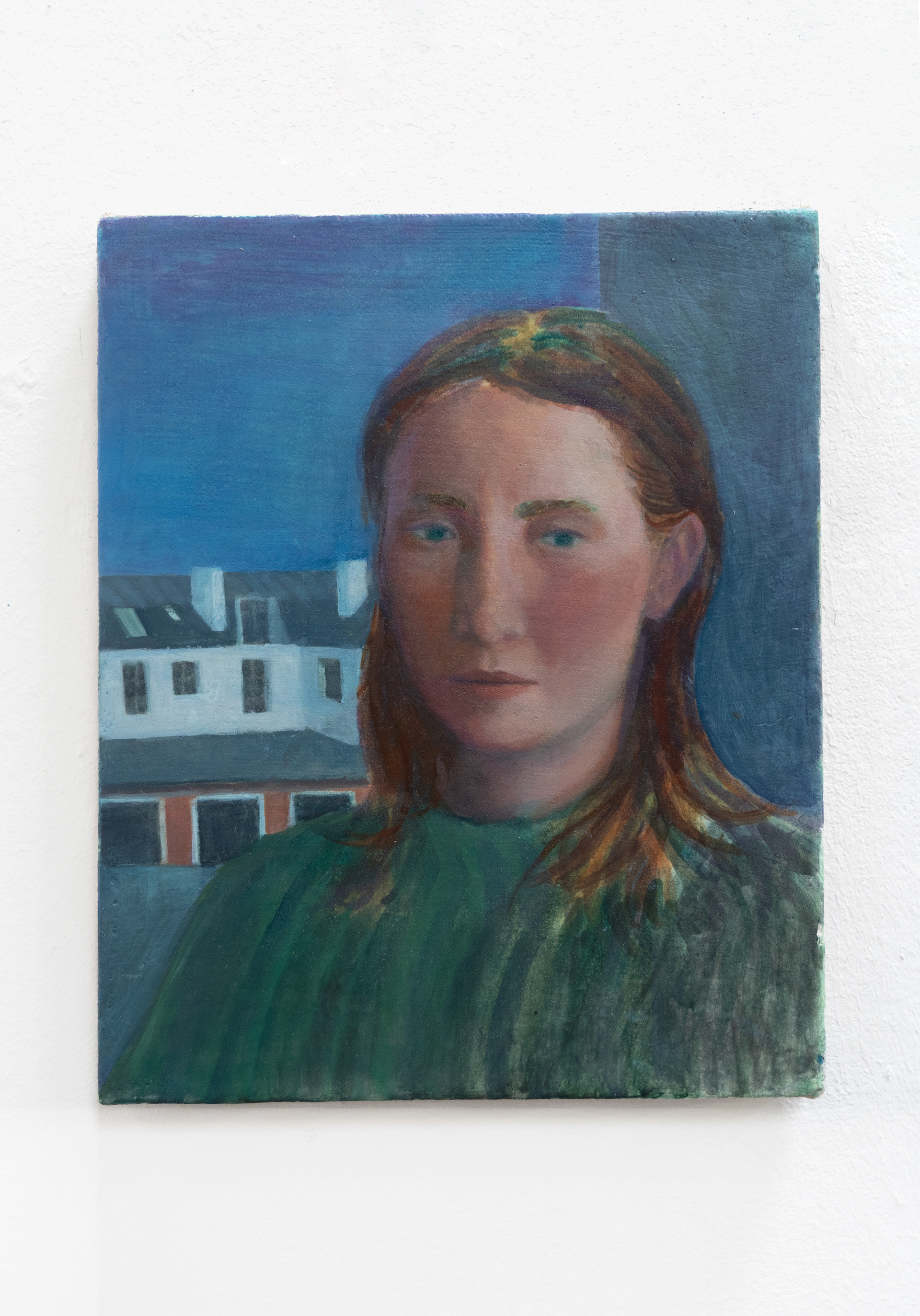 Johan Larnouhet, Sans titre (portrait avec immeuble), 2025, huile sur toile, 27 x 22 cm