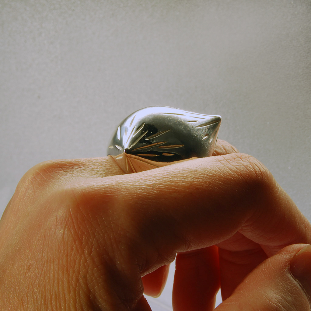 Hiroko Miura, Bague « Neurond », 2015, argent, 3x3x3 cm environ