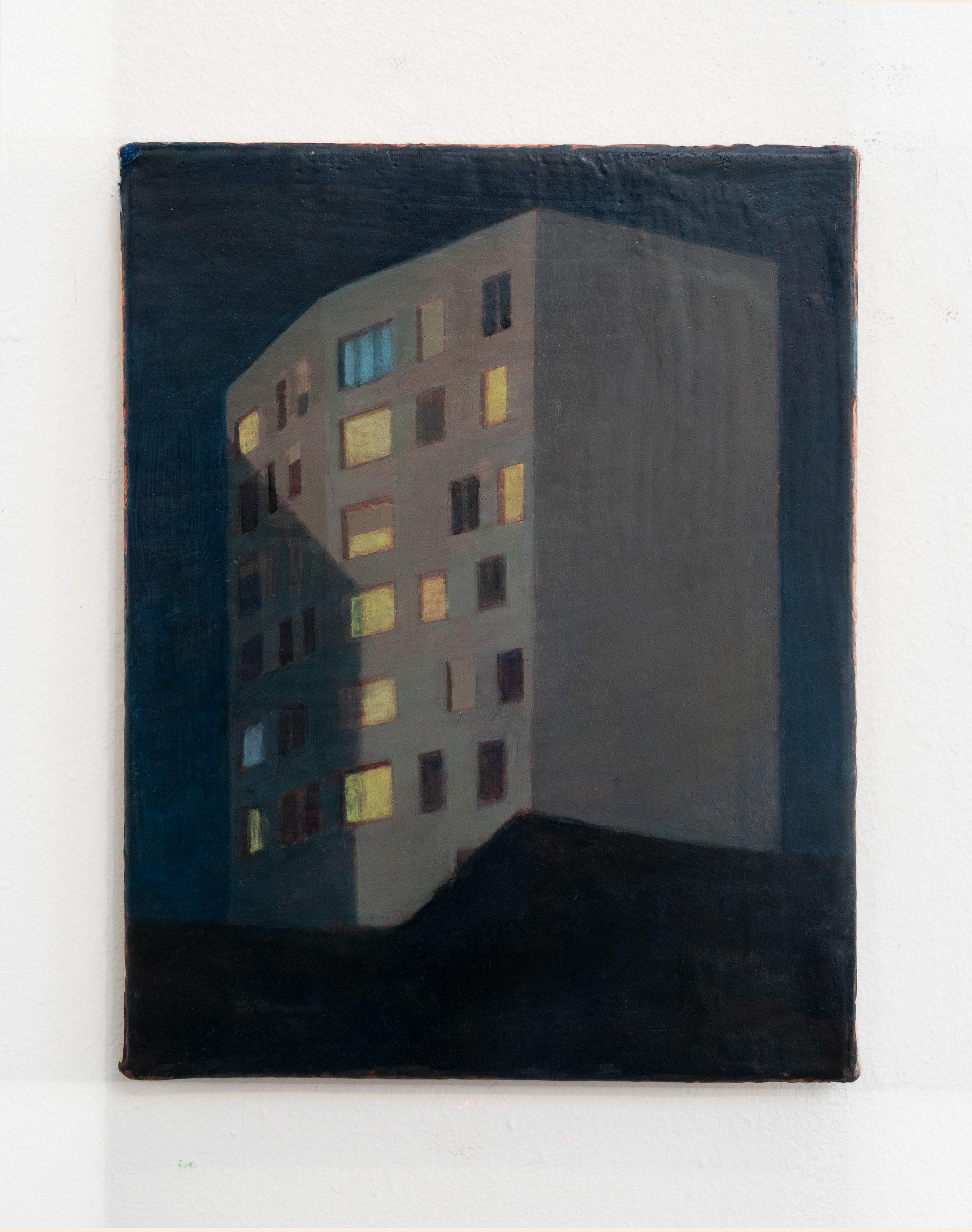 Johan Larnouhet, Immeuble (nuit), 2025, oil on canvas, 24 x 19 cm