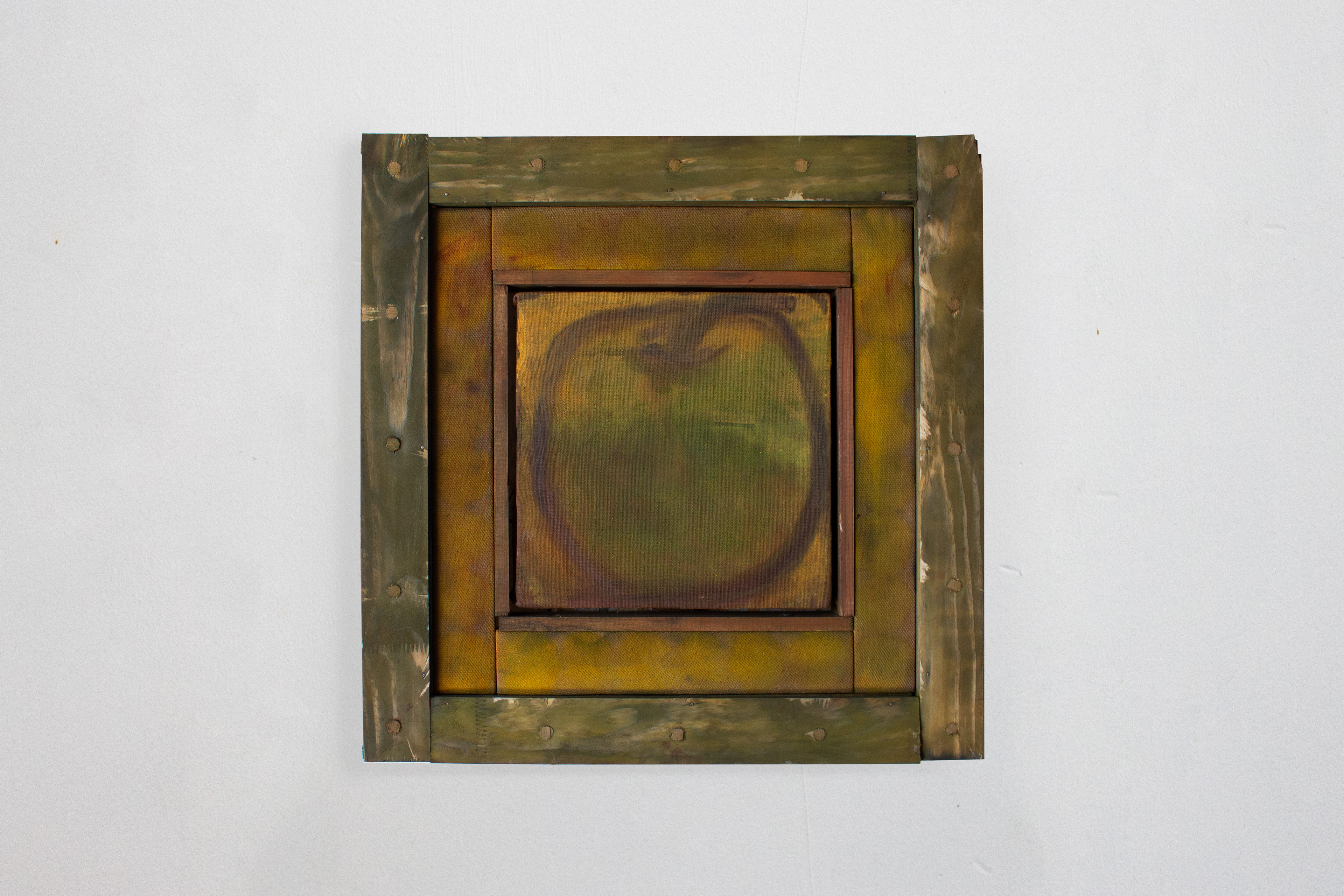Maxime Testu, La pomme, 2025, acrylique, pigments, fusain, 40x40cm