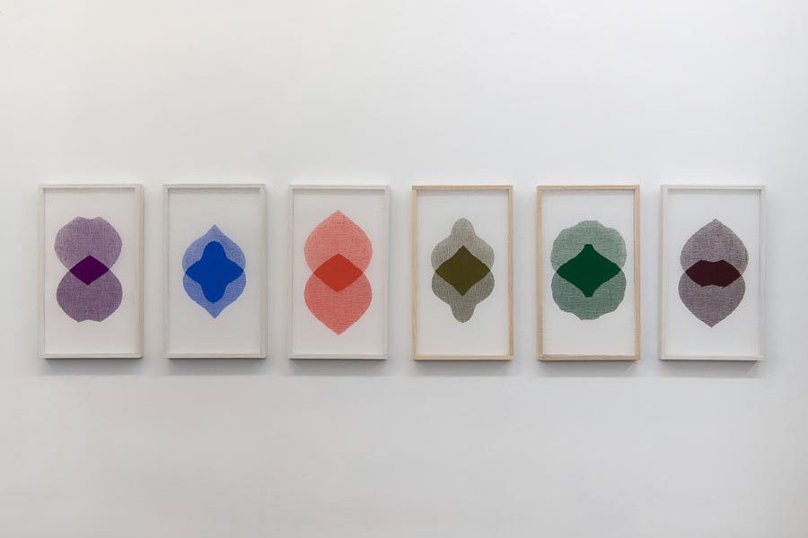 SÉRIE MIROIRS Gouache et acrylique sur papier et tissu 22 x 38 x 2,8 cm © Mika Inoue