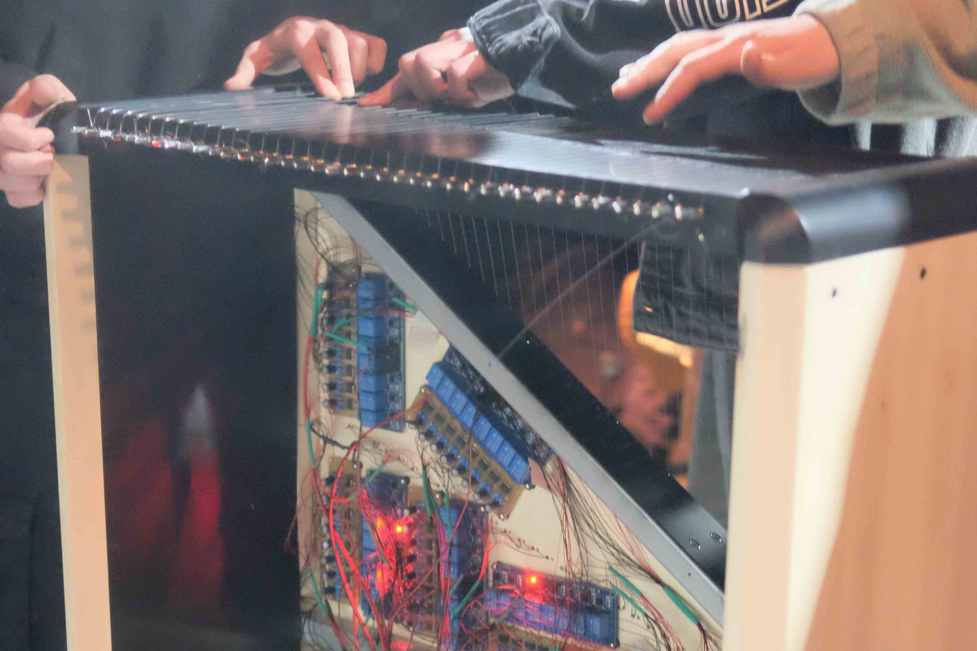 The electronics with open lid.