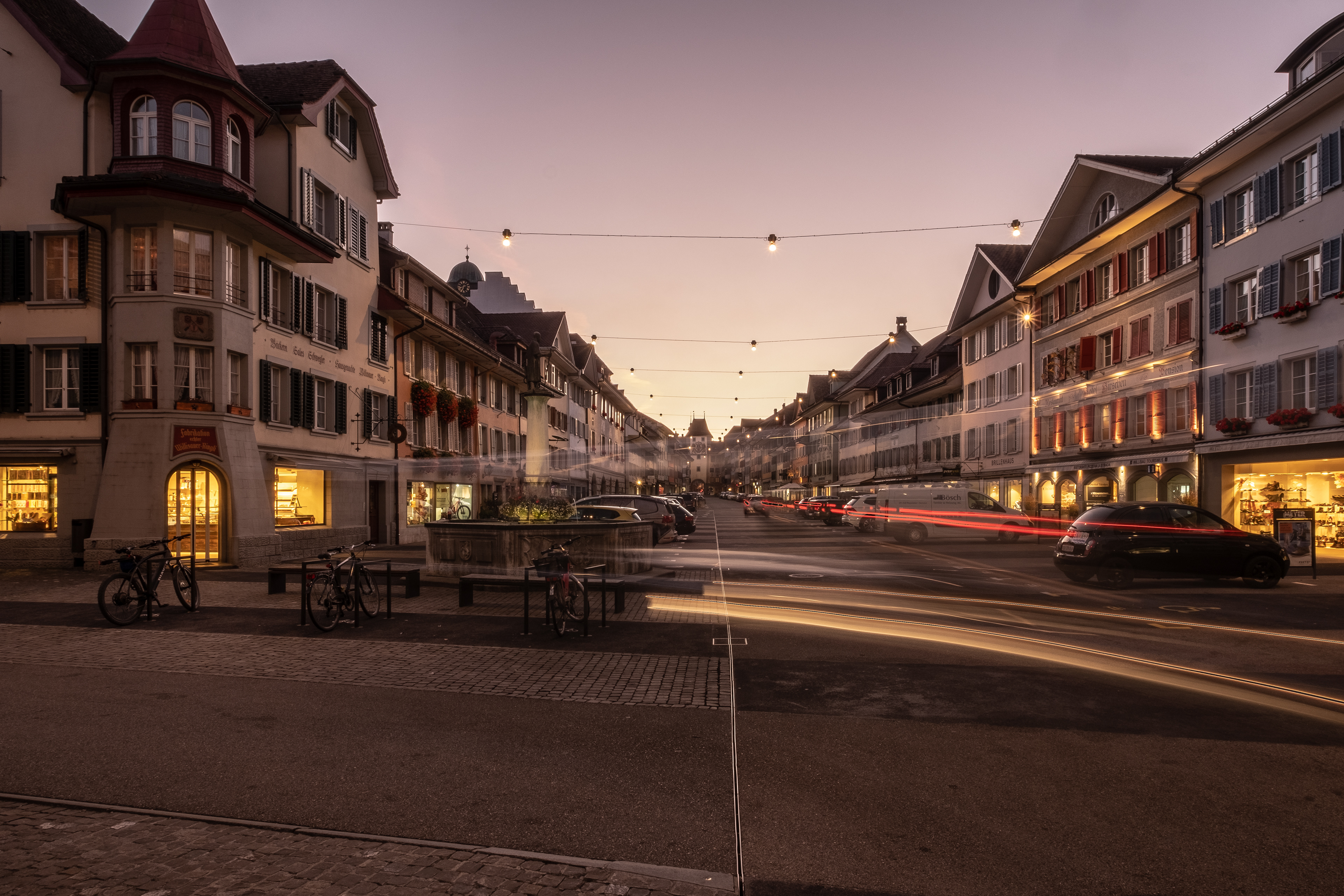 Foto: Strassenansicht im Abendlicht