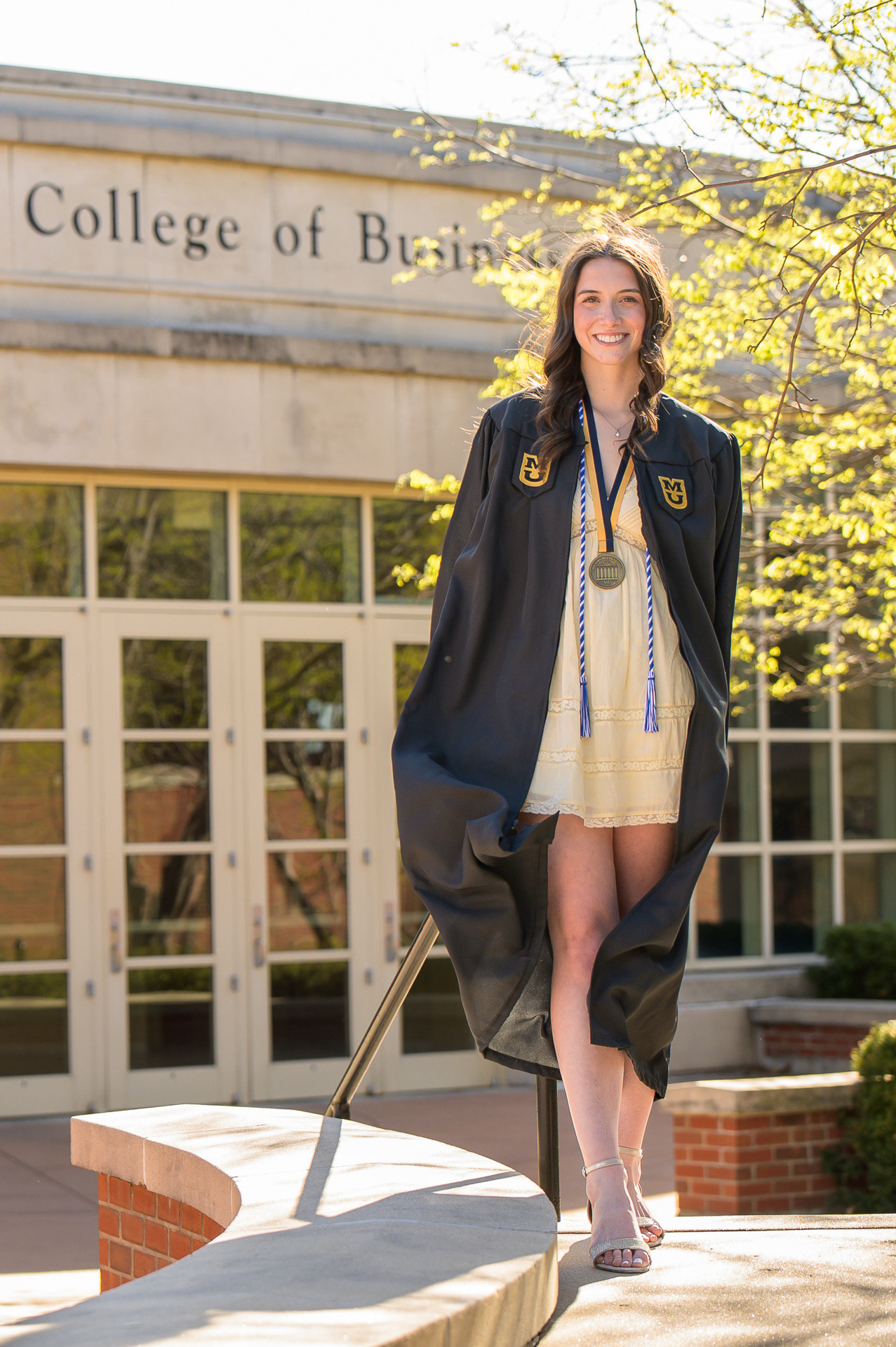 Graduation photo session in Columbia, MO. Professional portraits for university students across the Missouri region by Fernando Porpora Photography.