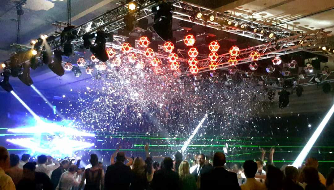 Professional coverage for social events and elegant galas in Missouri. Capturing the energy, candid reactions, and key highlights of celebrations with a discreet documentary approach.