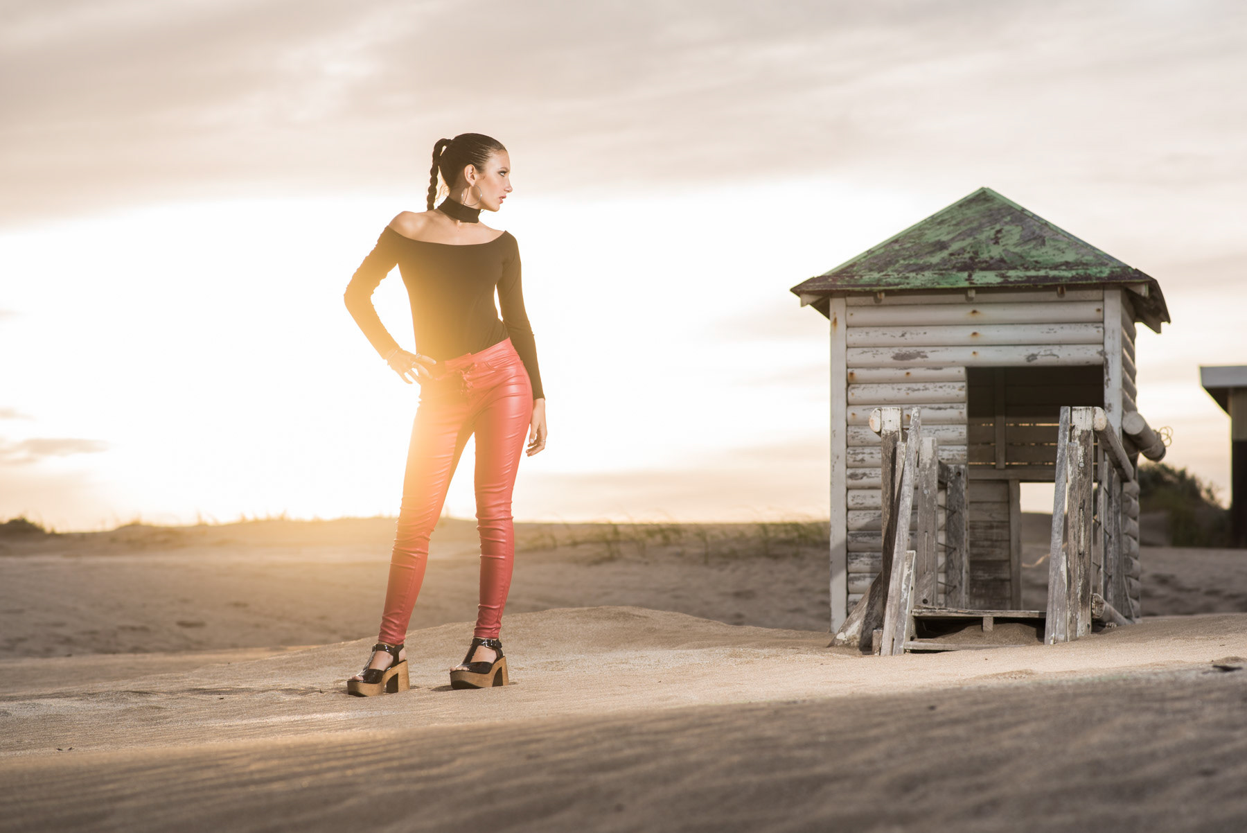 Fine Art beach and waterfront portraits with natural lighting. Editorial photography for families and seniors seeking a sophisticated and genuine atmosphere in their photo sessions.