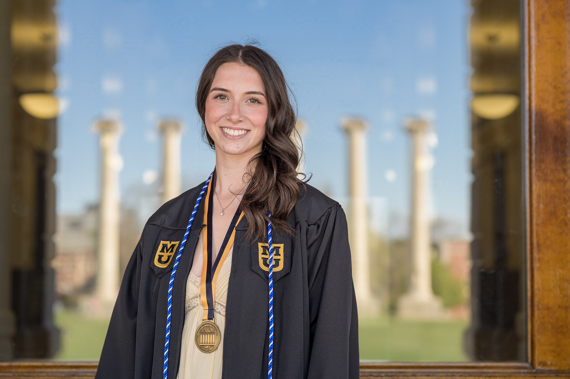 Celebrating academic milestones across Missouri. Specialized in graduation portraits for college students in Columbia, St. Joseph, and the Kansas City area. Capturing the essence of the Class of 2026 with a professional approach and 20 years of experience.