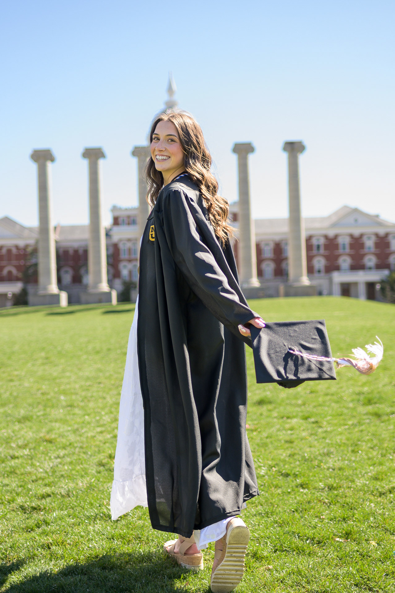 Experienced graduation photographer based in Missouri. Providing solid, professional portrait sessions for College Seniors and their families.