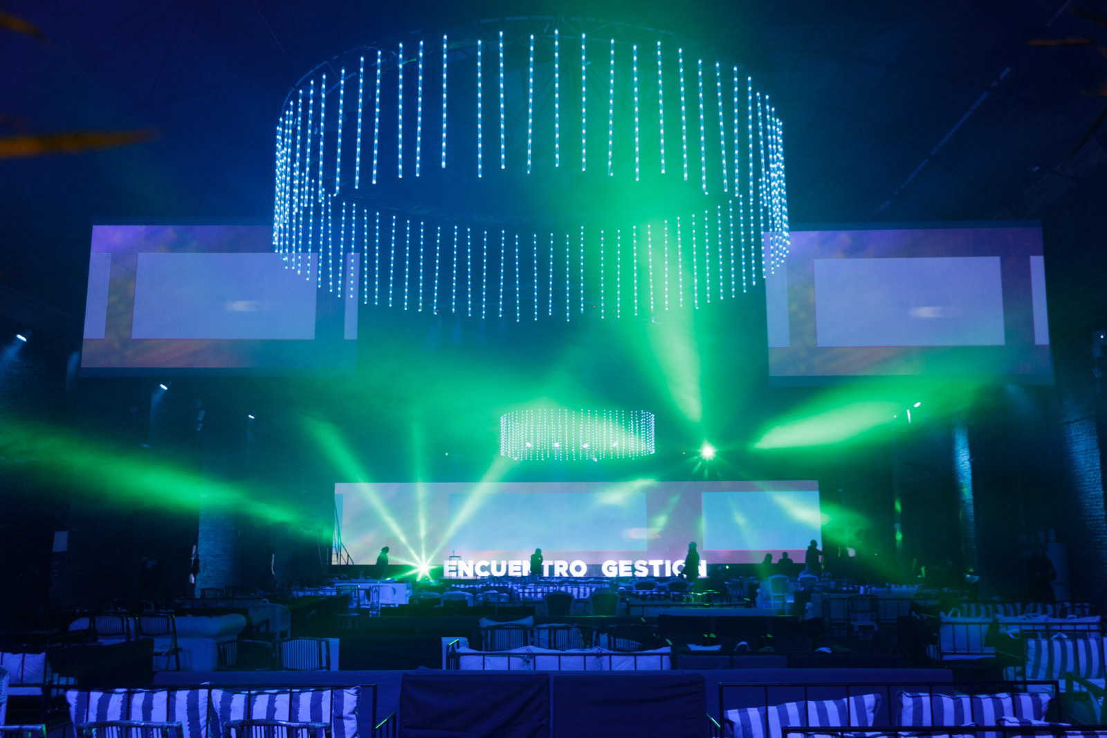 Professional coverage for social events and elegant galas in Missouri. Capturing the energy, candid reactions, and key highlights of celebrations with a discreet documentary approach.