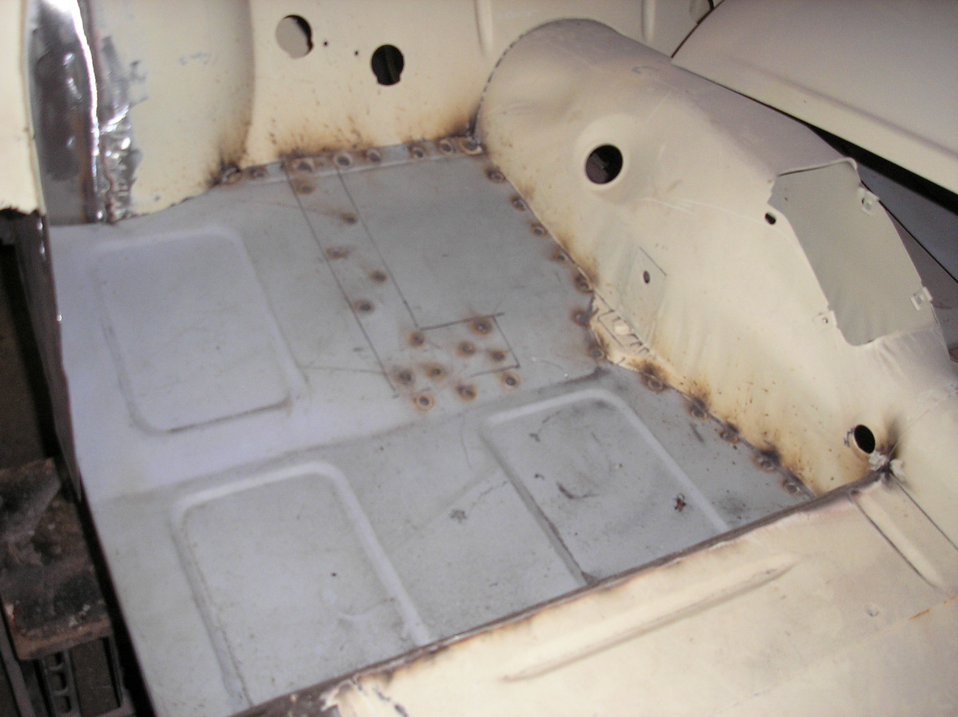n/s front floor pan replaced