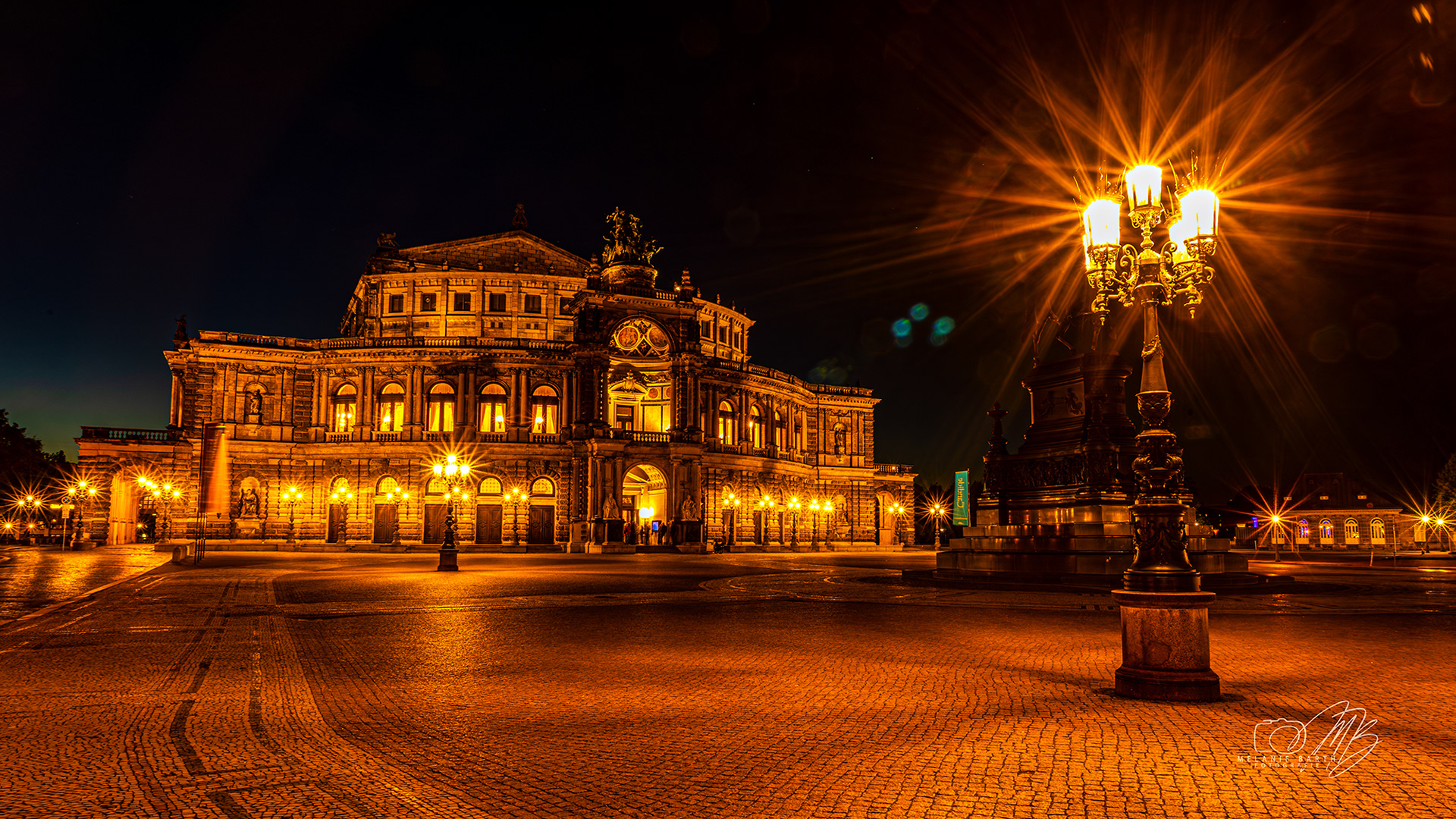 Semperoper im Abendglanz