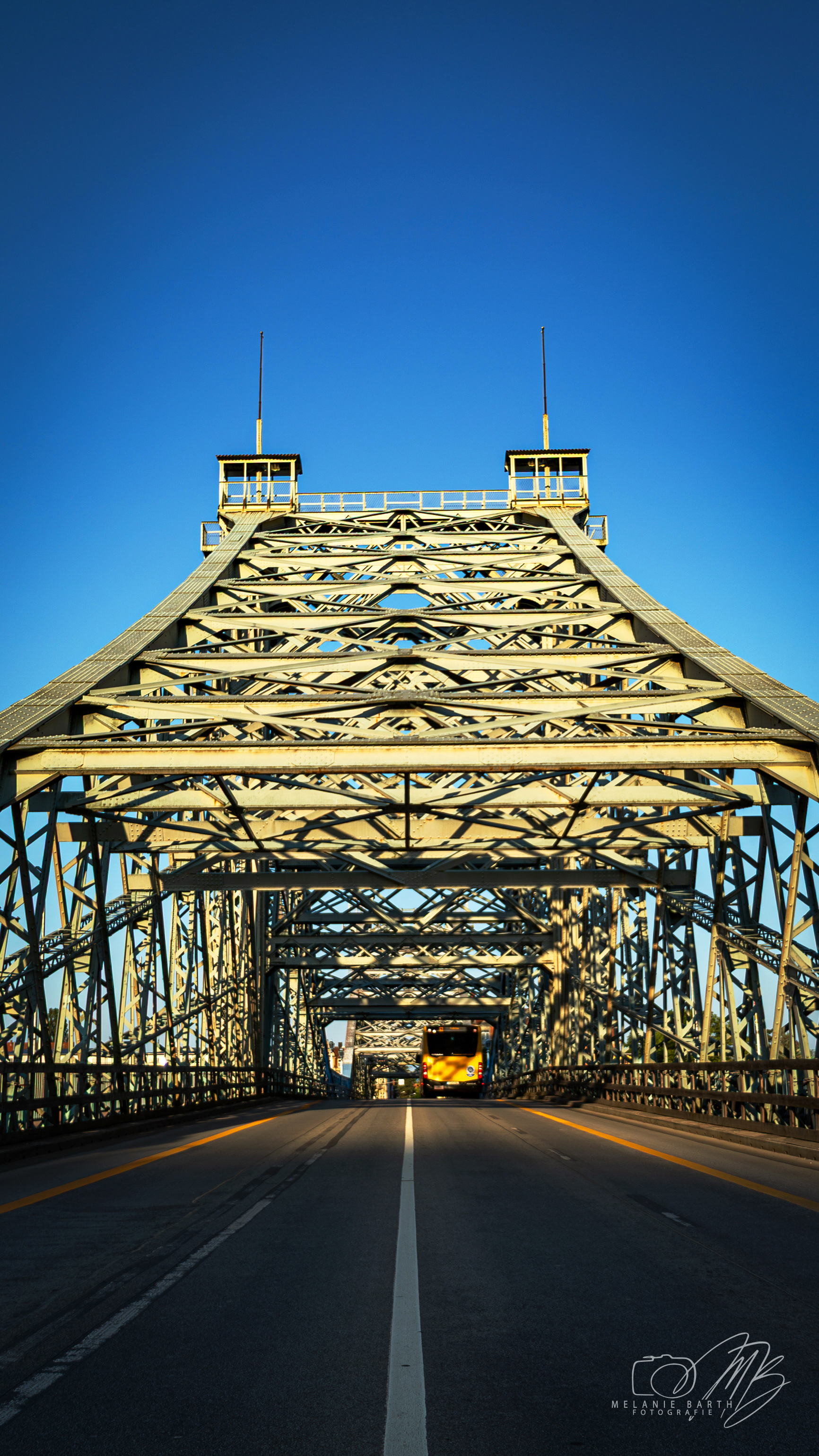 Morgenlicht auf Stahl