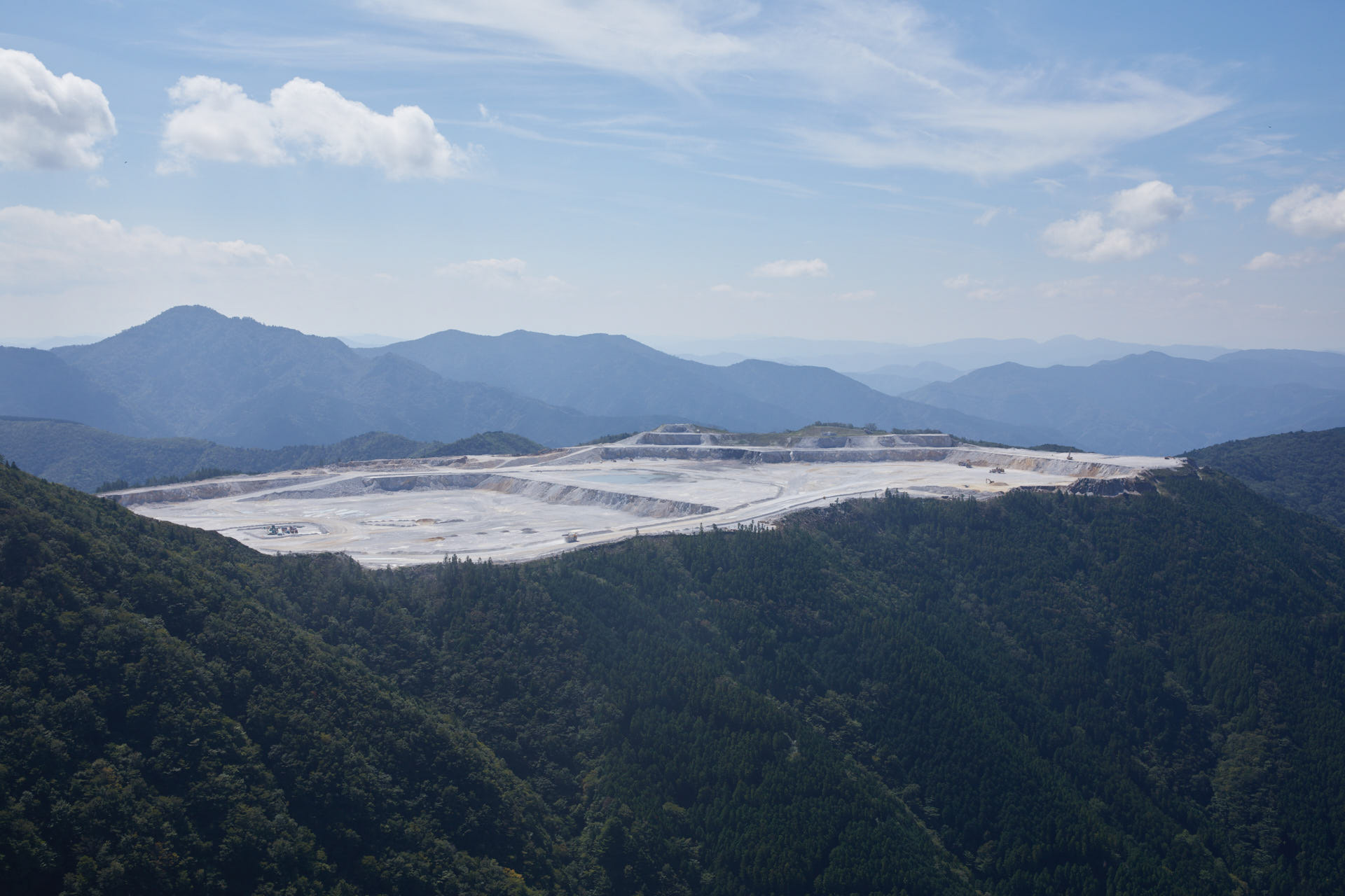 鳥形山石灰石鉱山​​​​​​​