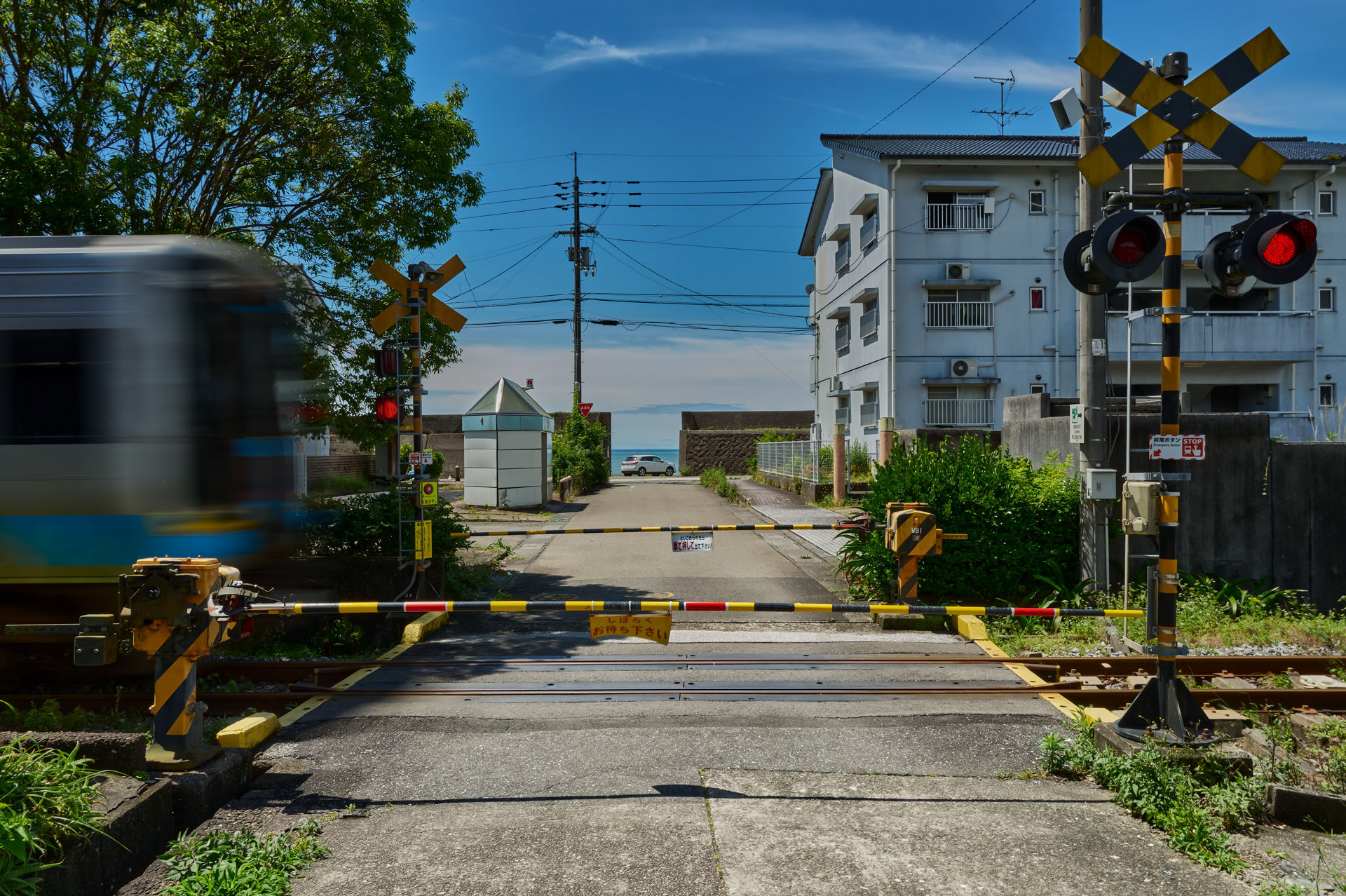 海の見える踏切 / 須崎市