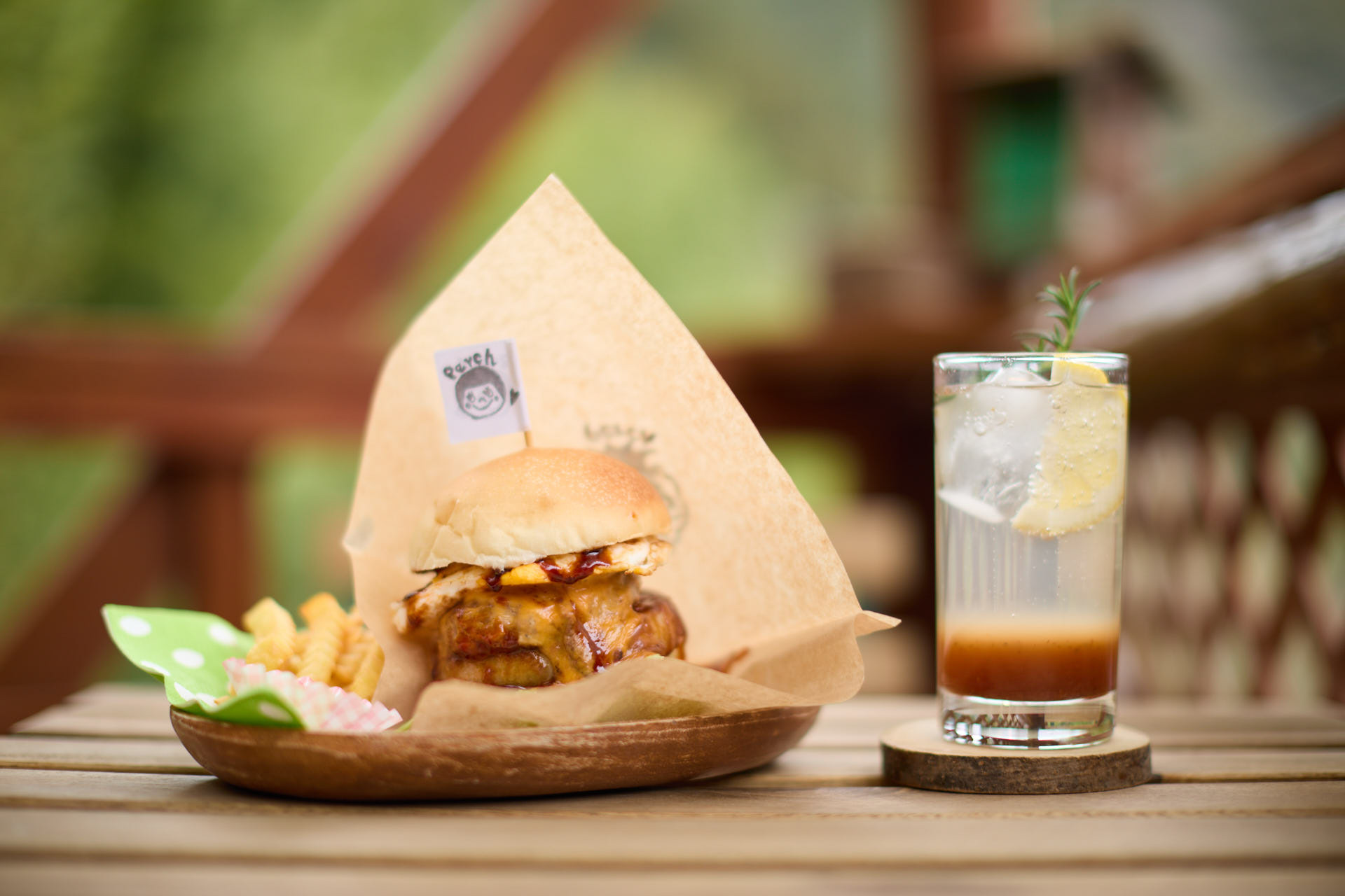 ツリーハウスカフェperch ハンバーガー・ジンジャエール