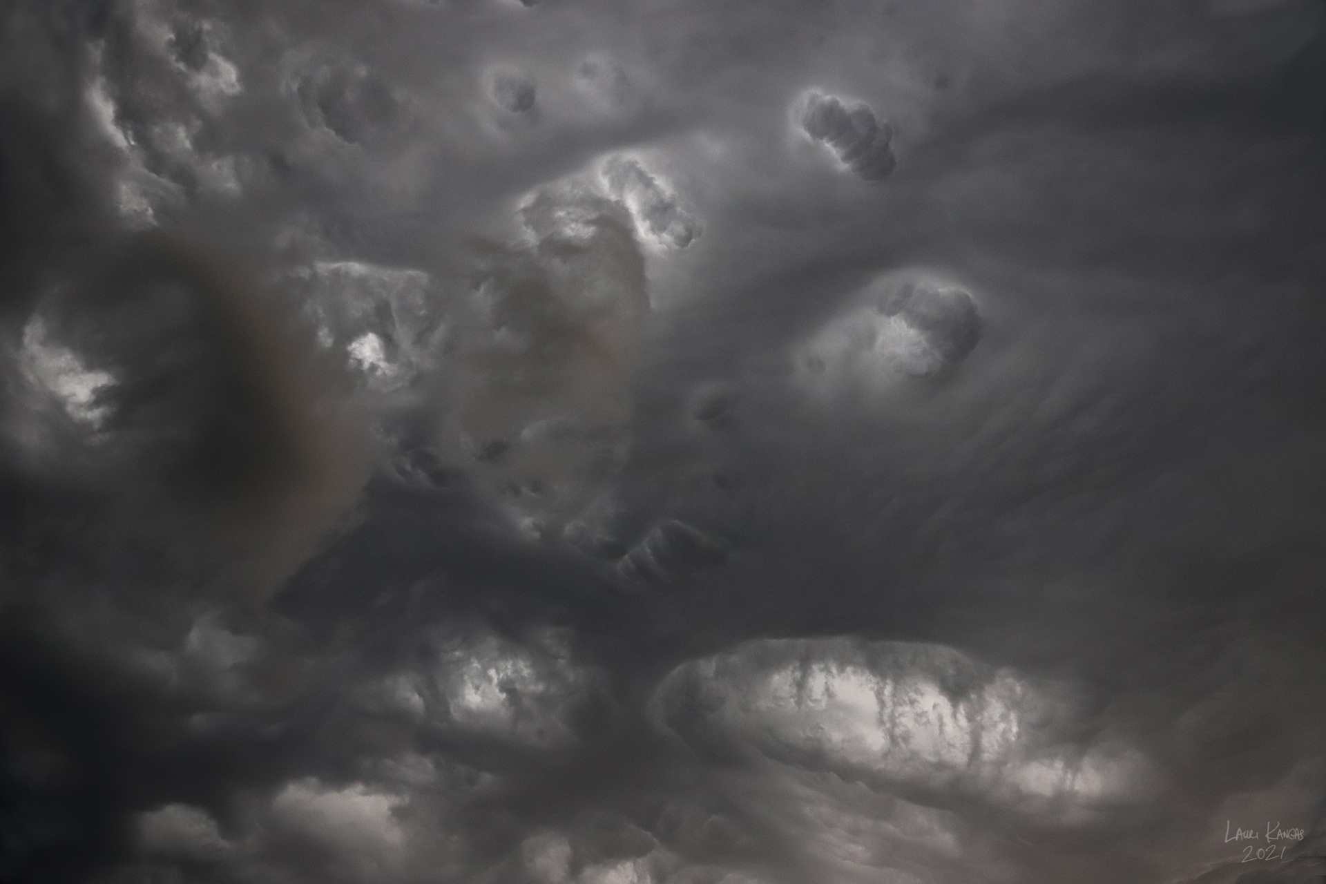Lacunosus Clouds that developed just before a thunderstorm - June 17, 2021 