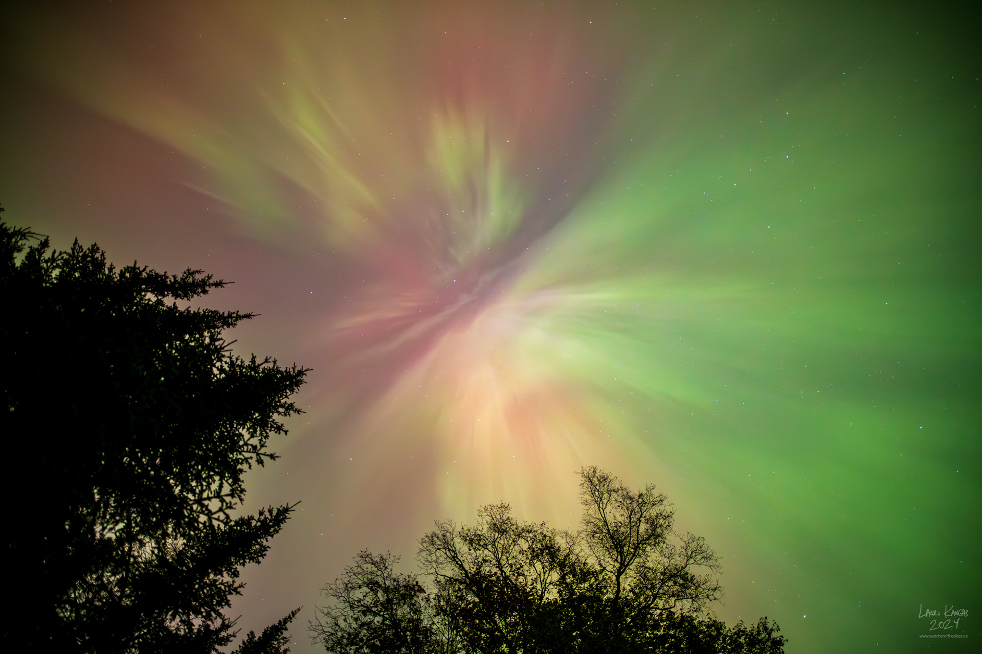 Auroral Corona during severe G4 Geomagnetic Storm over Amethyst Bay