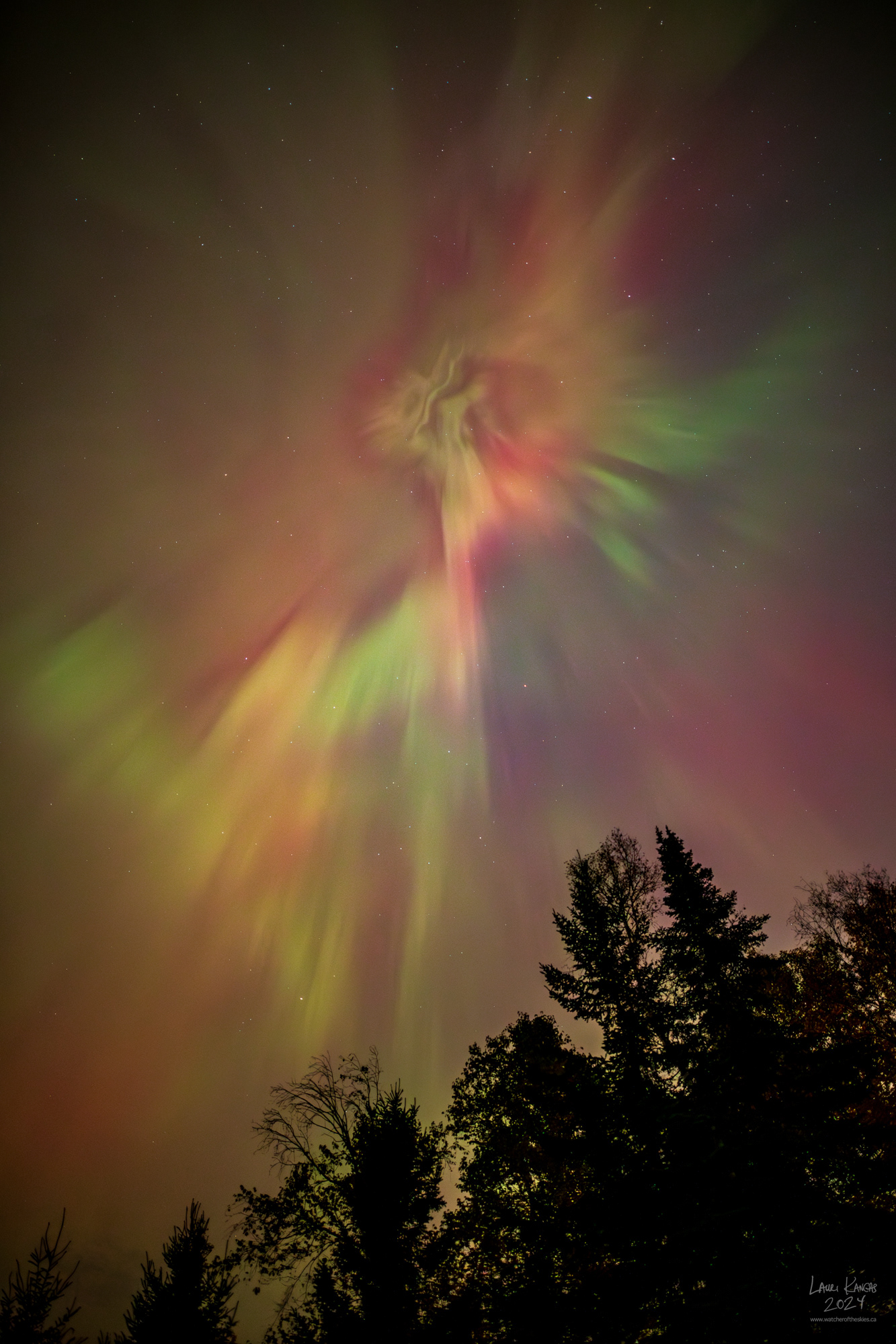 Auroral Corona during severe G4 Geomagnetic Storm over Amethyst Bay