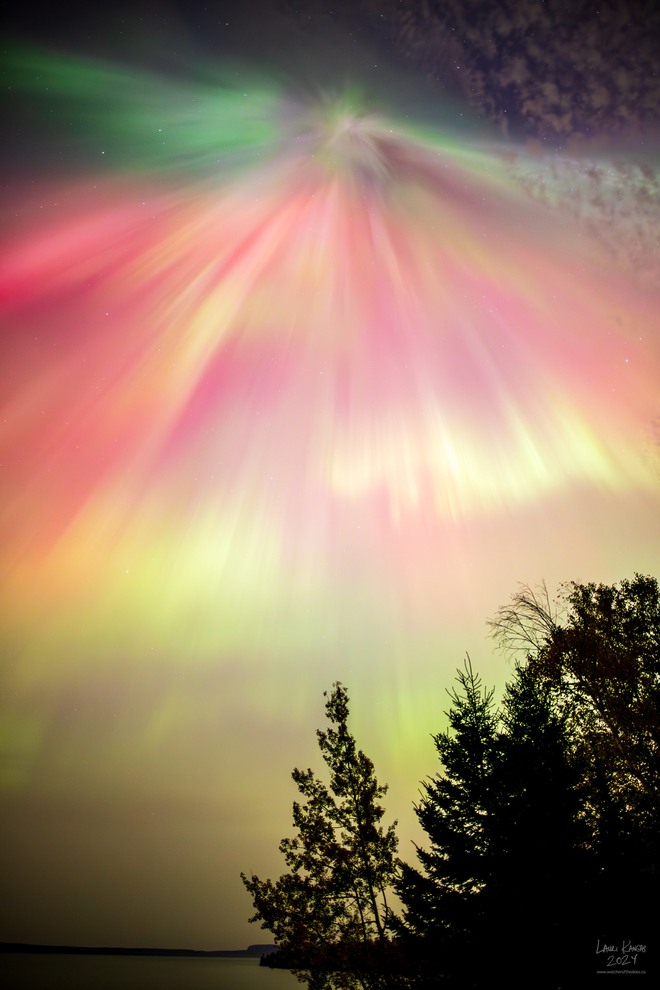 Auroral Corona during severe G4 Geomagnetic Storm over Amethyst Bay