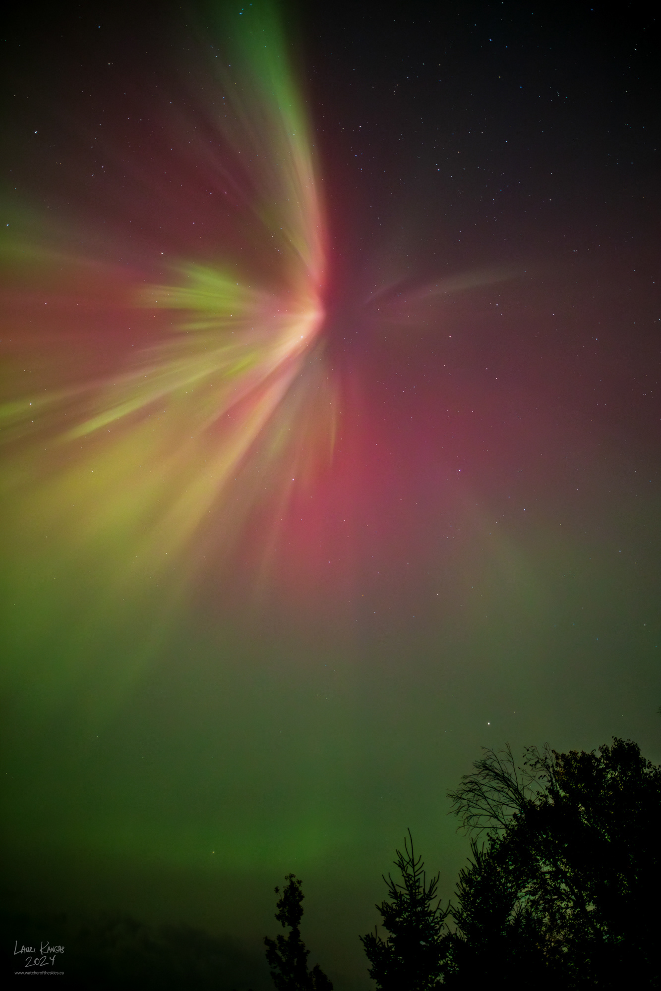 Auroral Corona during severe G4 Geomagnetic Storm over Amethyst Bay