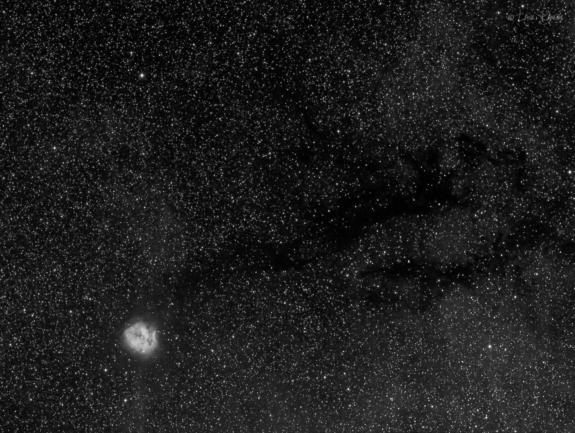 The Cocoon Nebula and dark nebula - Hydrogen-Alpha
