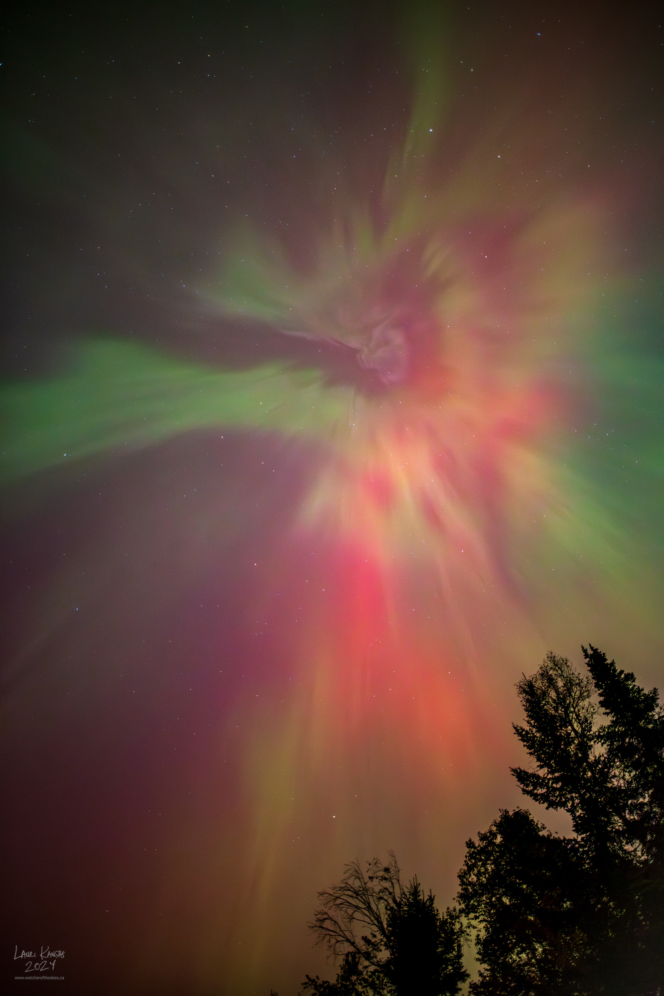 Auroral Corona during severe G4 Geomagnetic Storm over Amethyst Bay