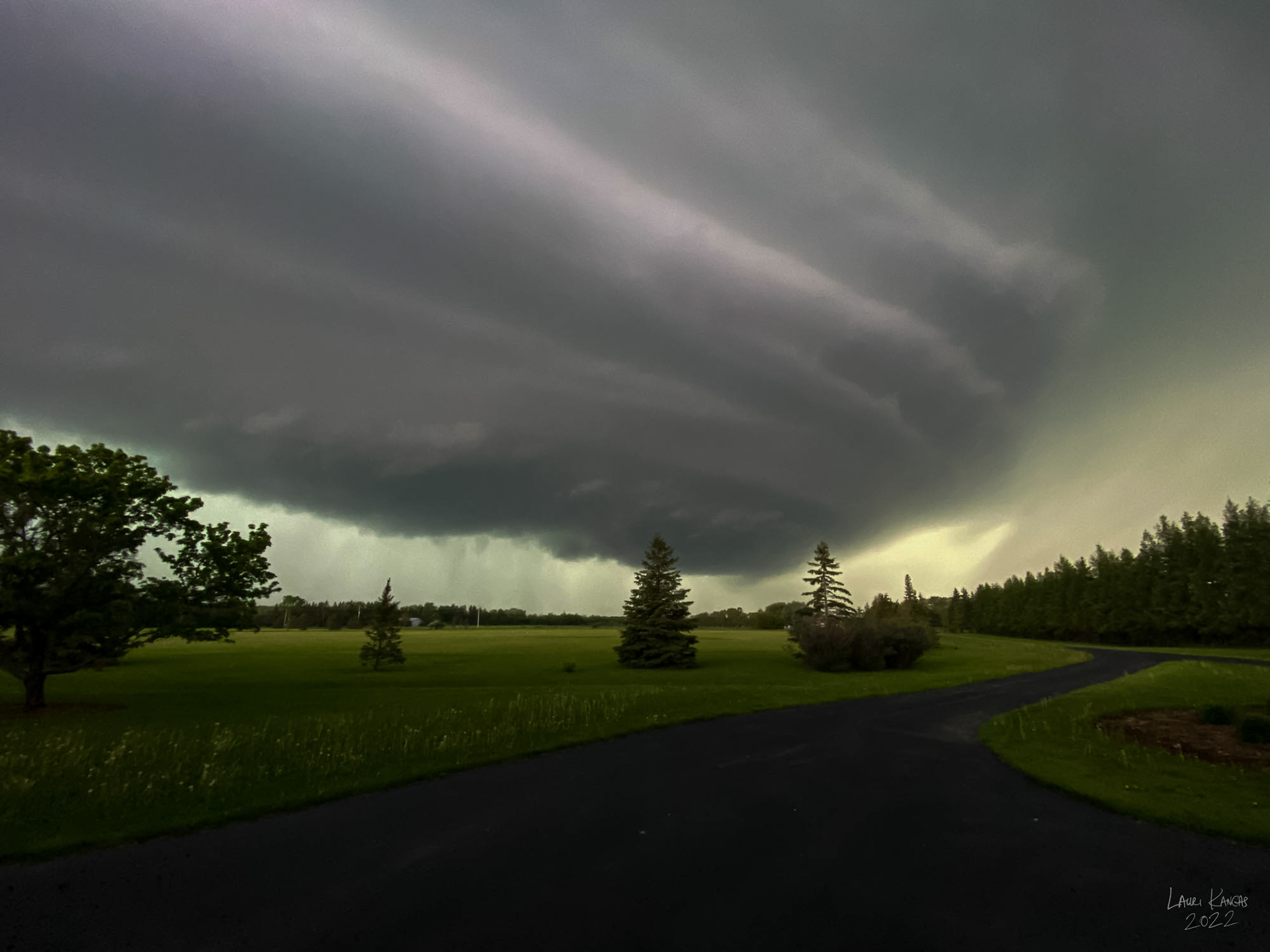 Shelf Cloud before a major thunderstorm - June 14, 2022