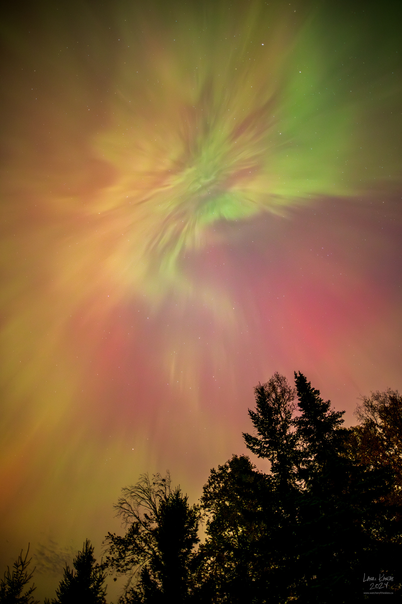 Auroral Corona during severe G4 Geomagnetic Storm over Amethyst Bay