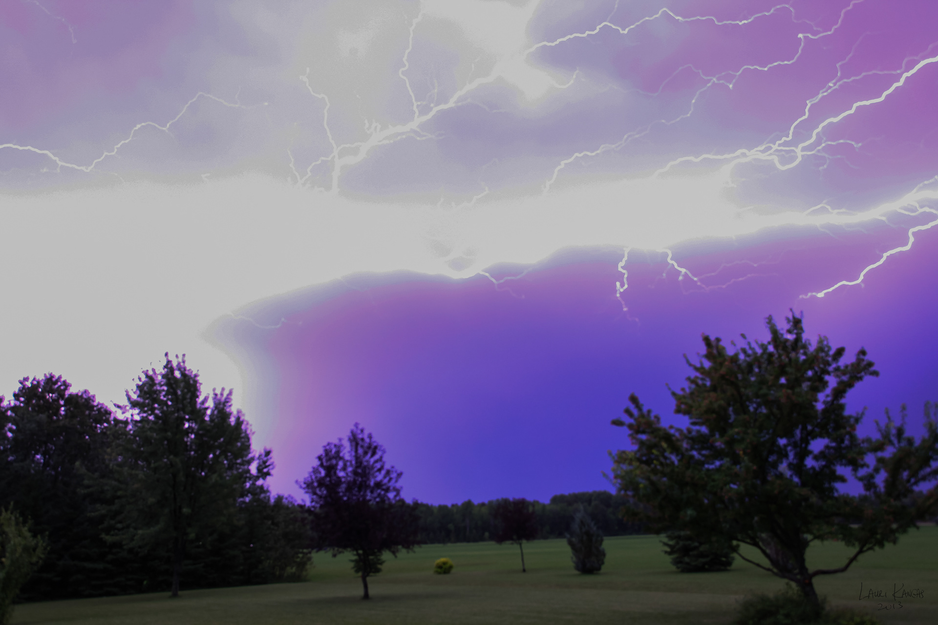VERY Powerful Lightning Strike - Fort Frances, Ontario