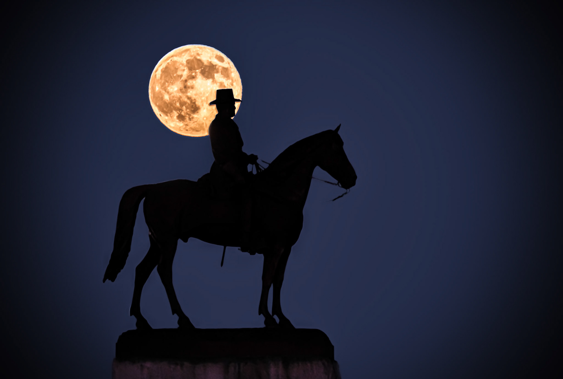 Beaver Moon - November 2025