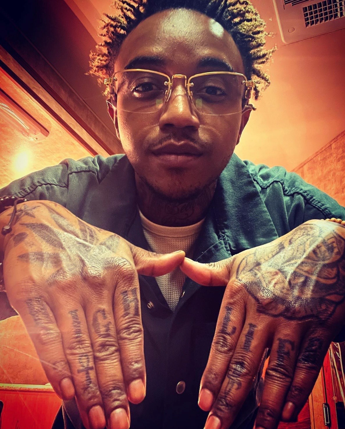 Photo © Cecil Blutcher