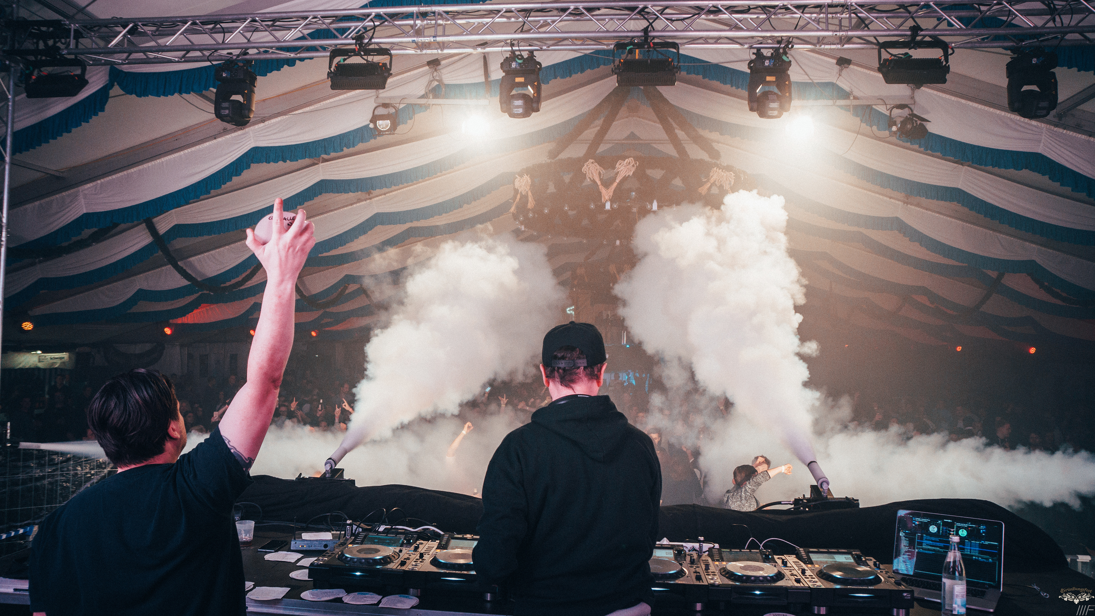 Zeltparty mit Finger & Kadel 