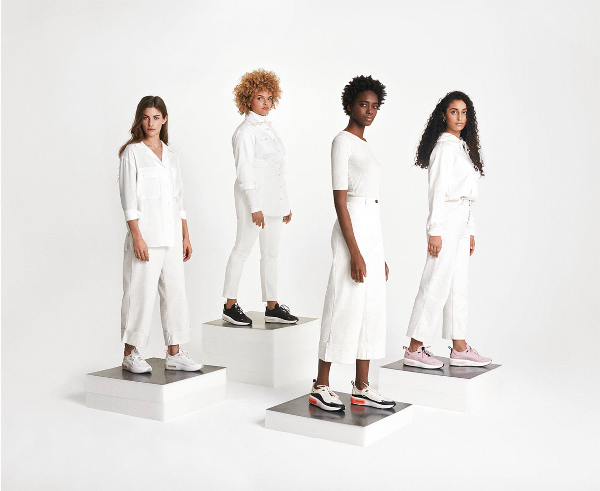 Assistante plateau, campagne Nike Air Max Dia par Charlotte Abramow /Cheffe Décoratrice, Lucie Beauvert
