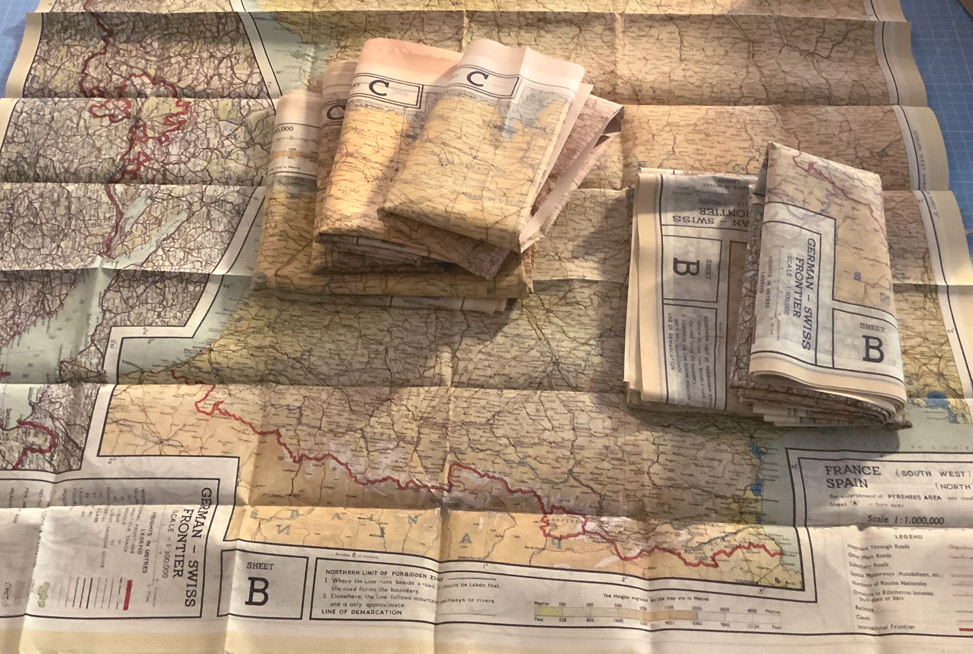 Reproduction 'silk' escape maps