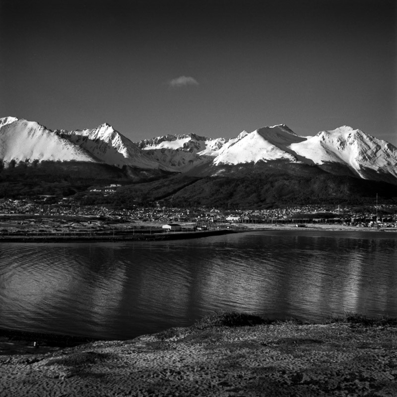 Bahía Golondrina, Ushuaia (Gelatina de plata tonificada al selenio)