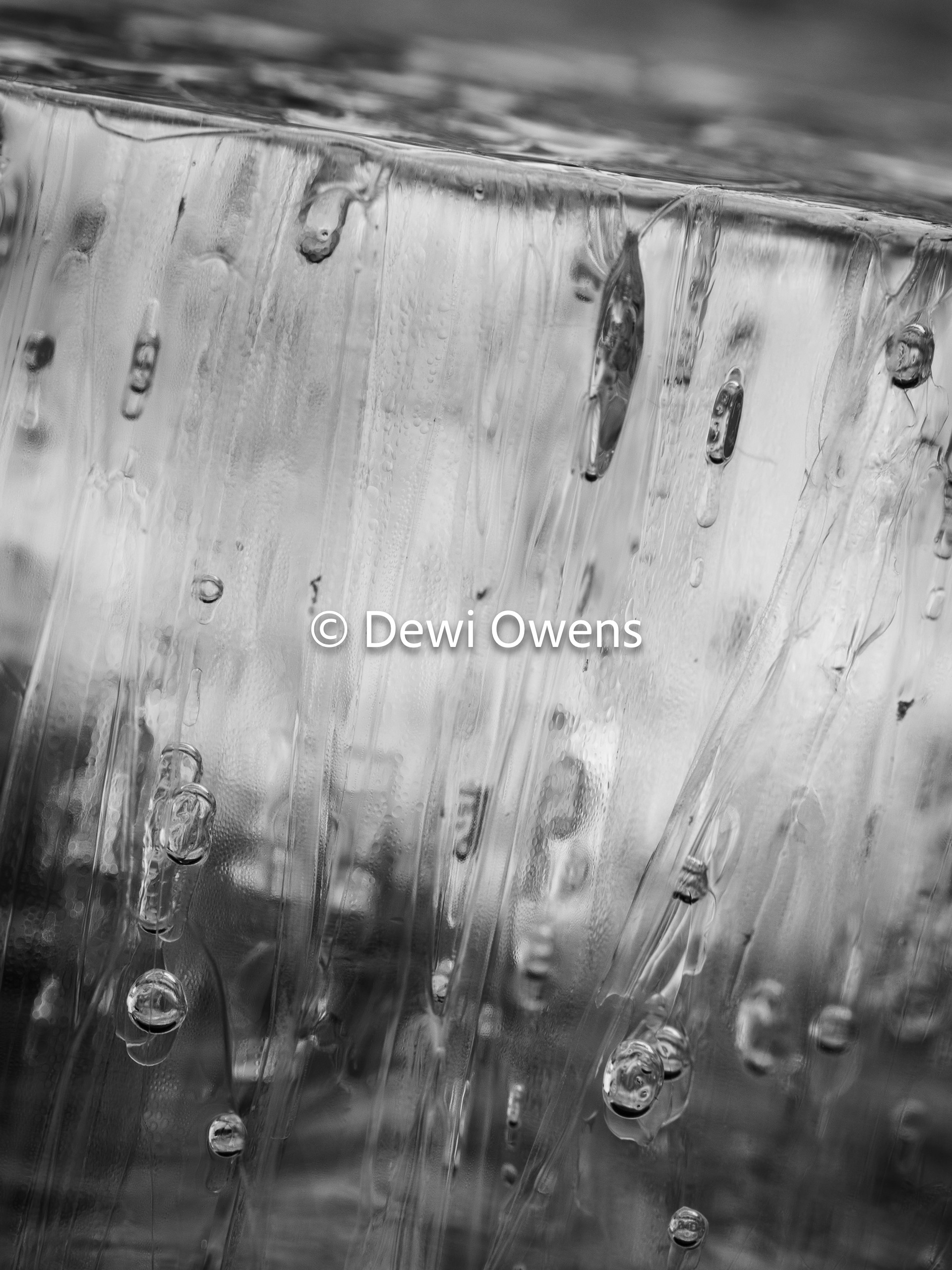 Macro ice with air bubbles