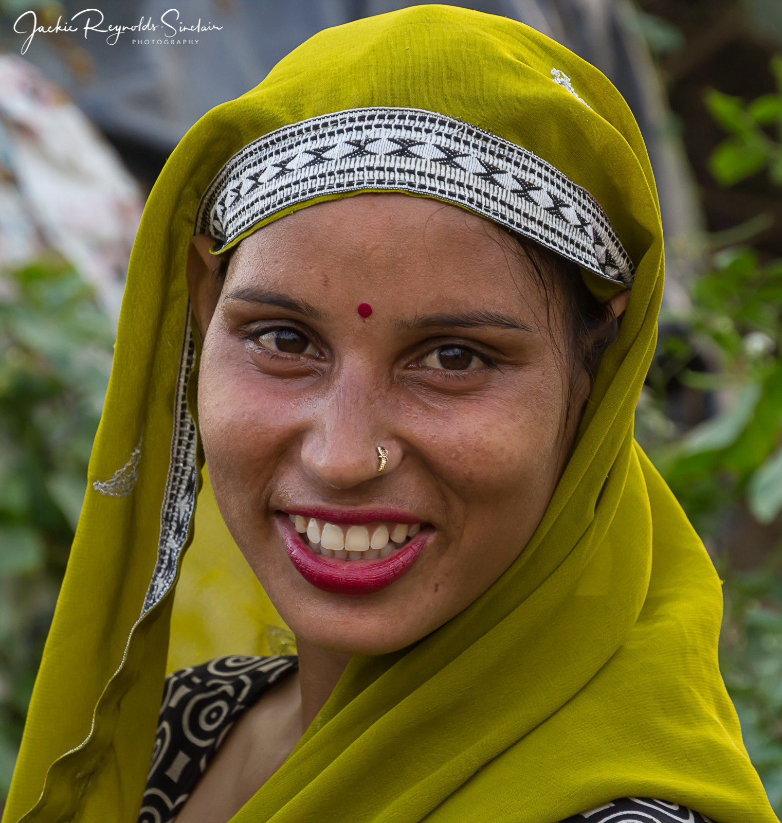 Cow pat fuel maker, Kachpura on the banks of the Yamuna river overlooking the Taj Mahal