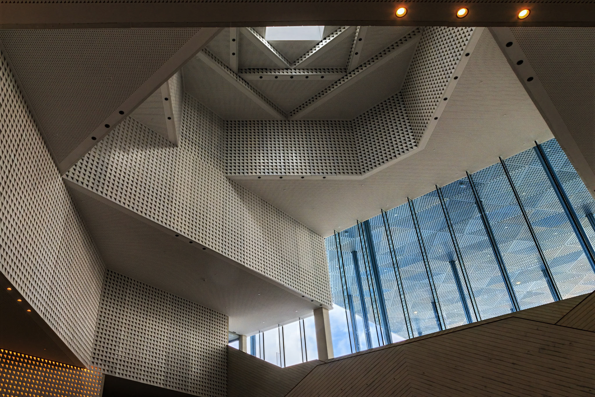 Looking Up To The Oculus