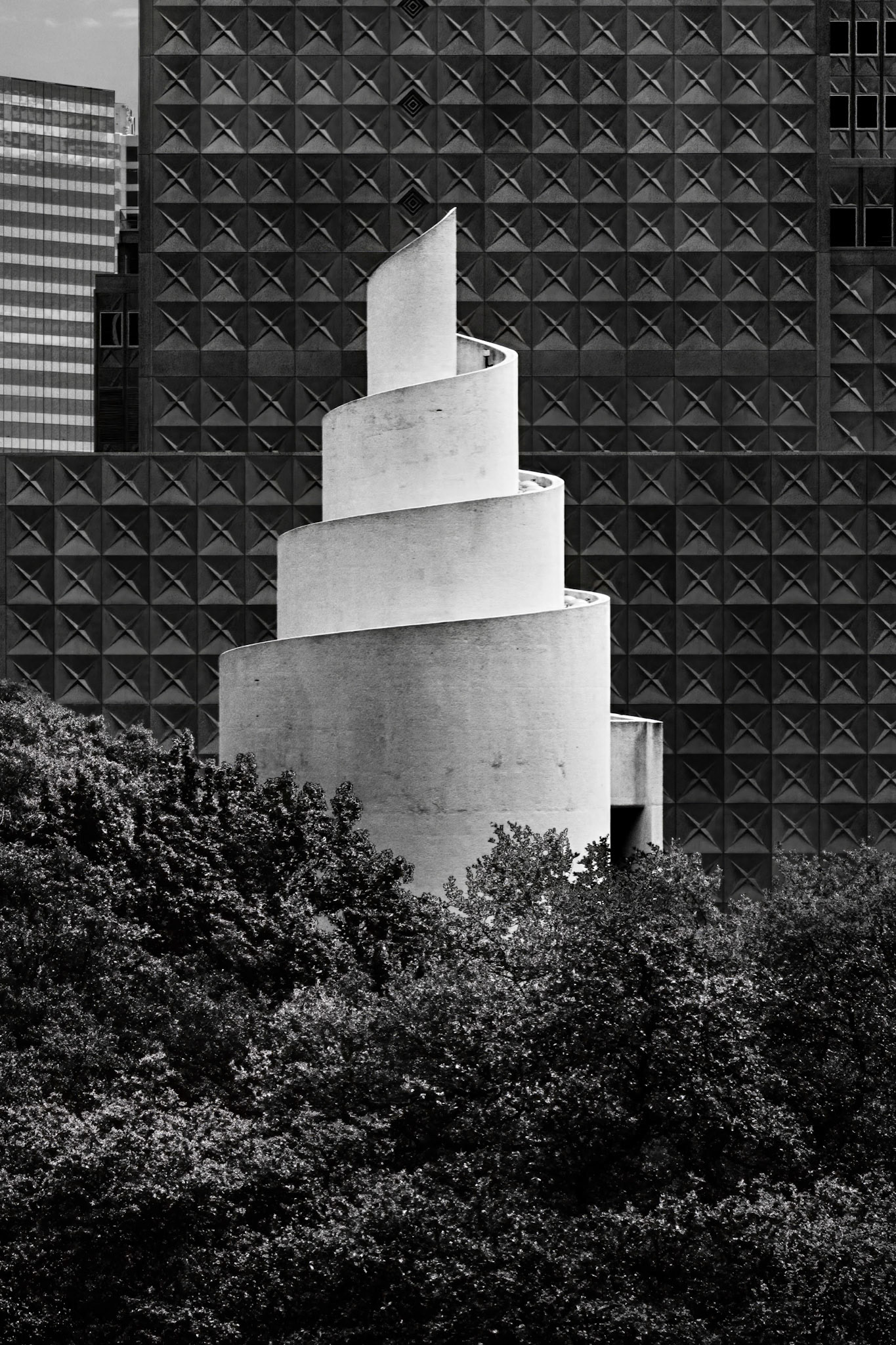 Spiral Against The Grid