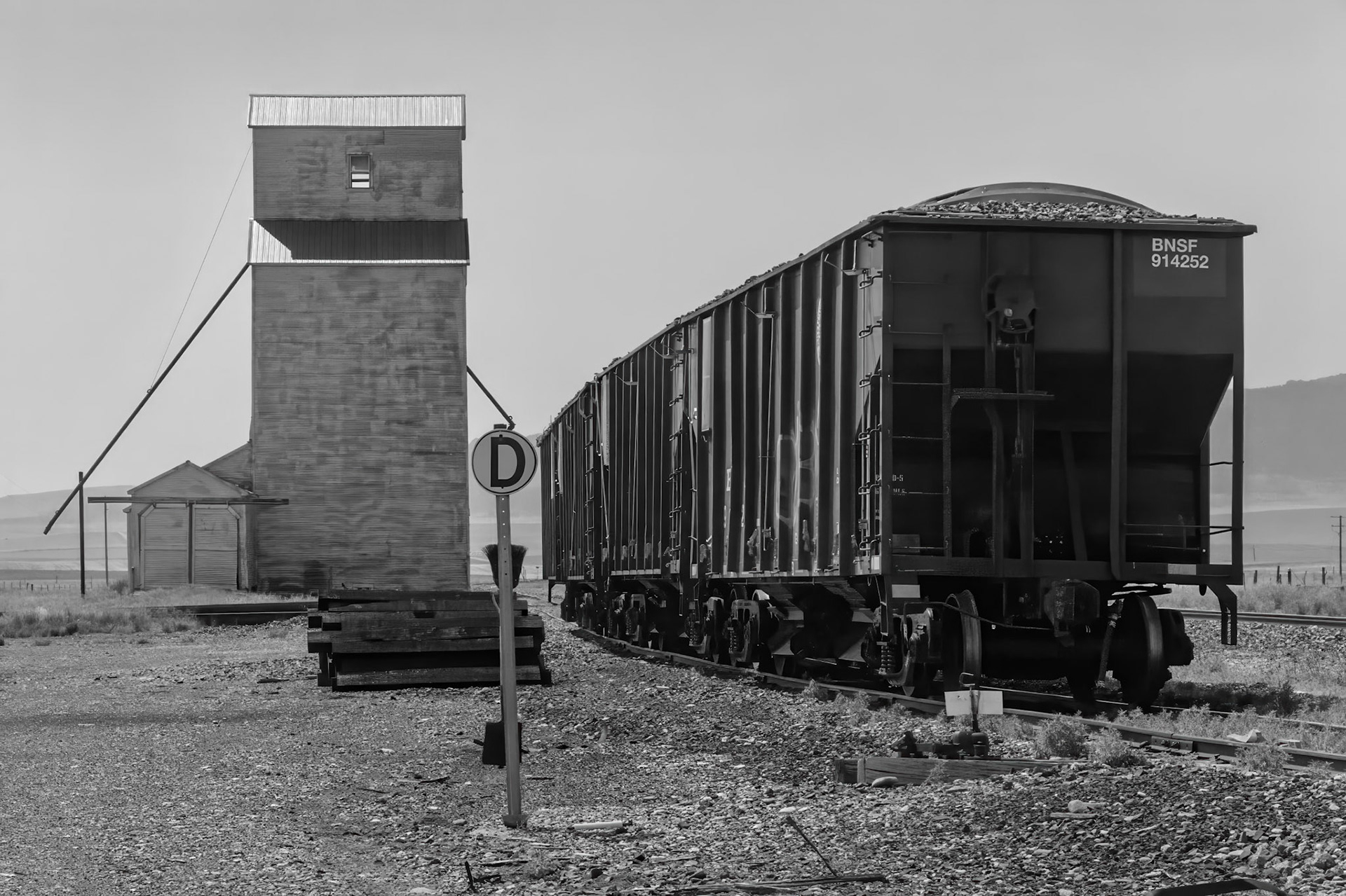 D - Derail