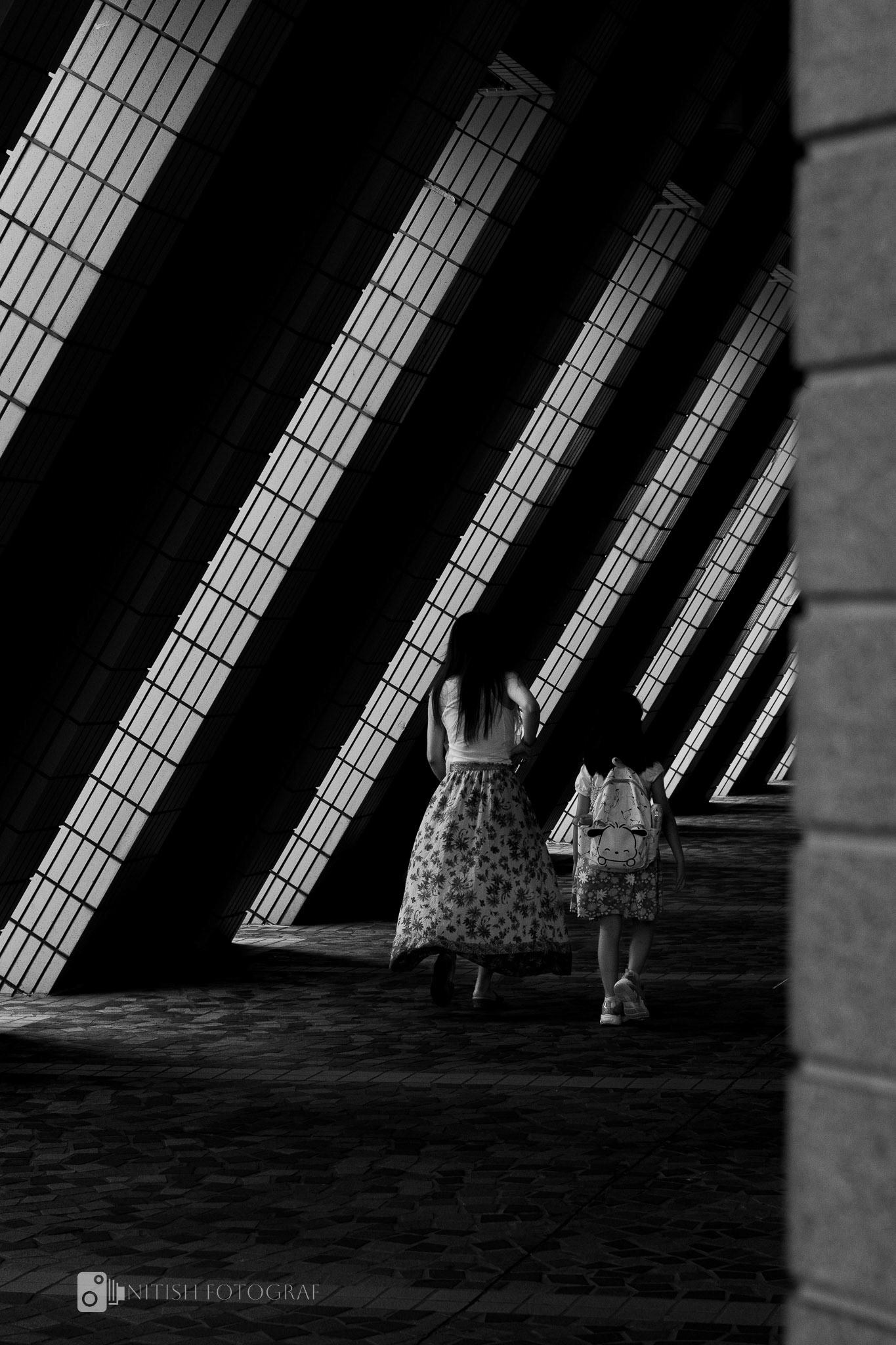 Patterns of light and life – fleeting moments in an urban symphony